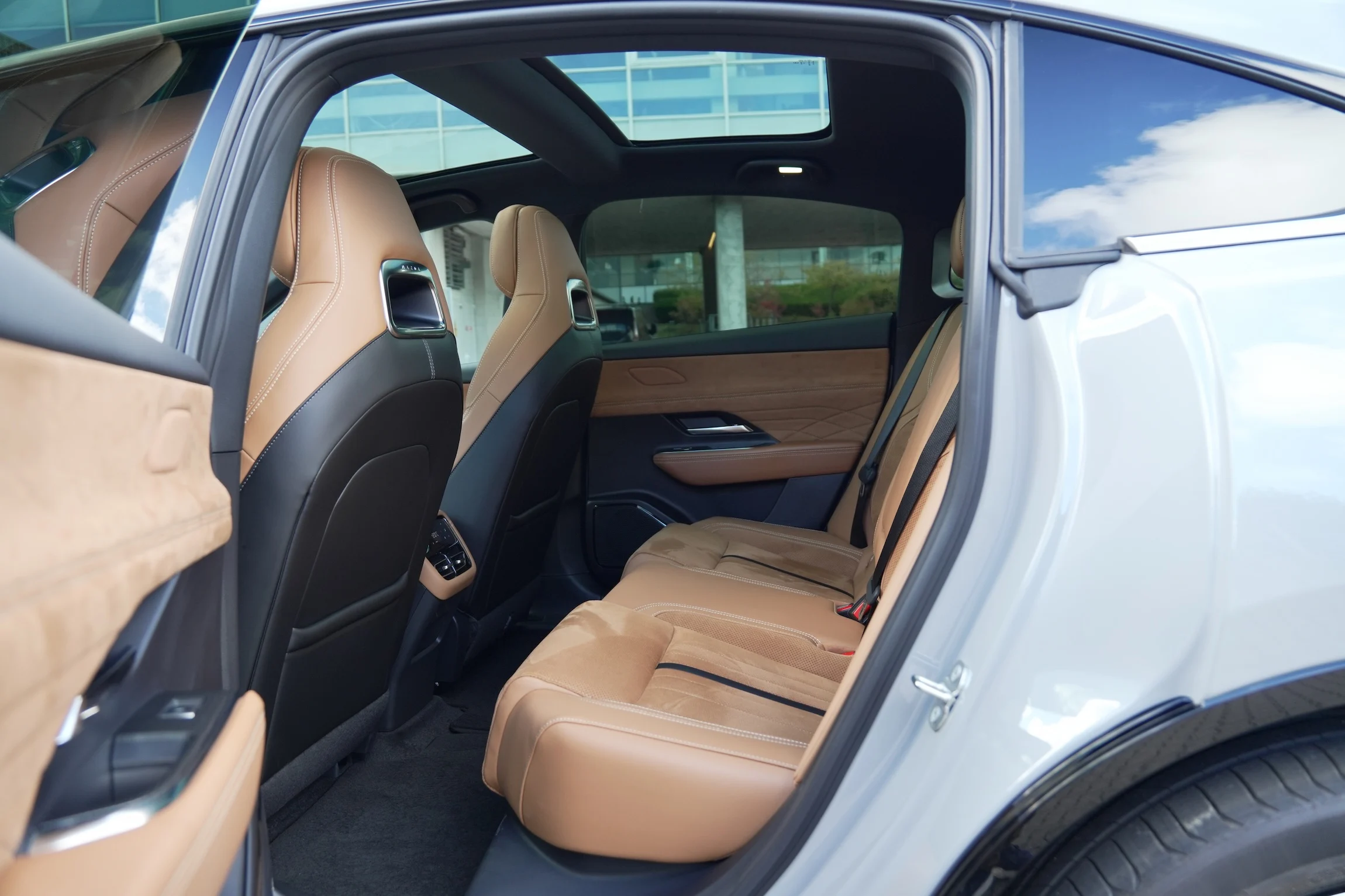 STORTEST Mazda 6e Tesla Model 3 VW ID.7 MBB5290