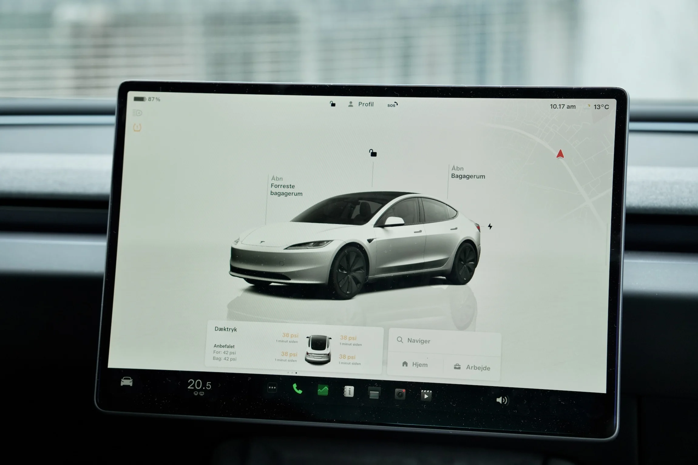 STORTEST Mazda 6e Tesla Model 3 VW ID.7 MBB5243