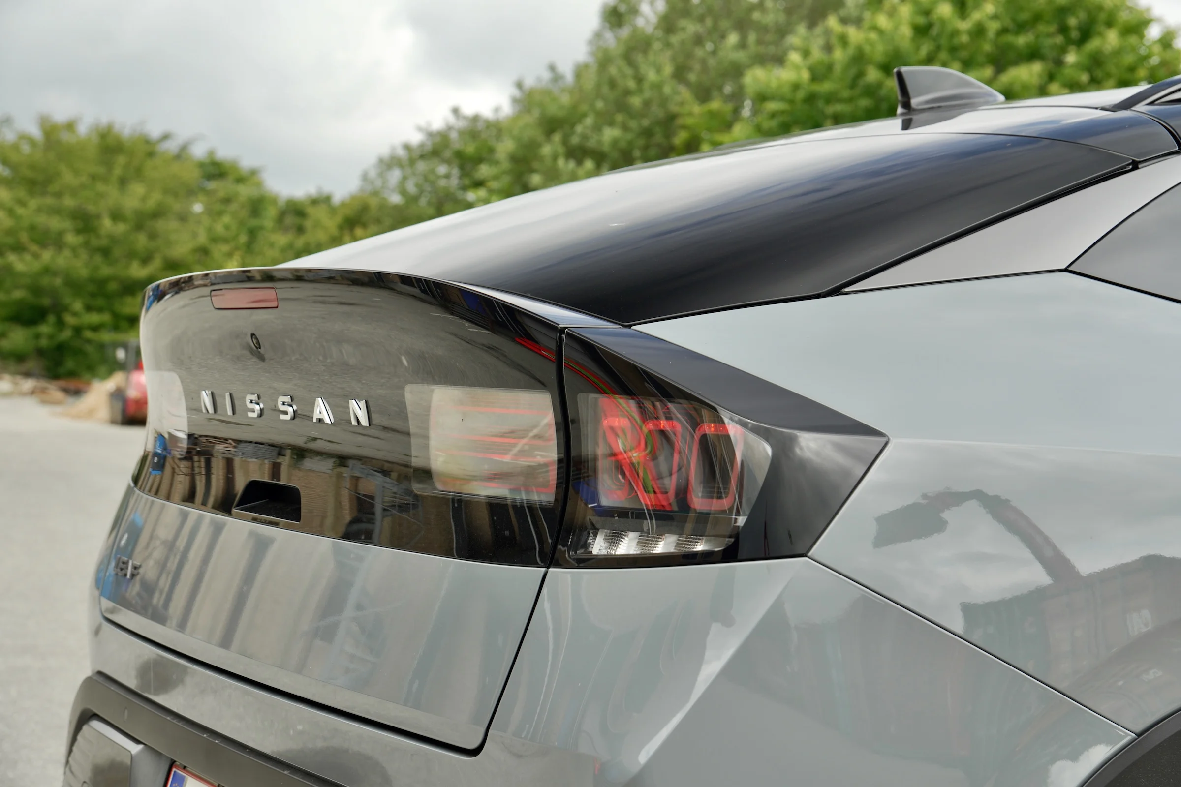 DUEL Nissan Leaf vs Toyota C-HR+ MBB 870
