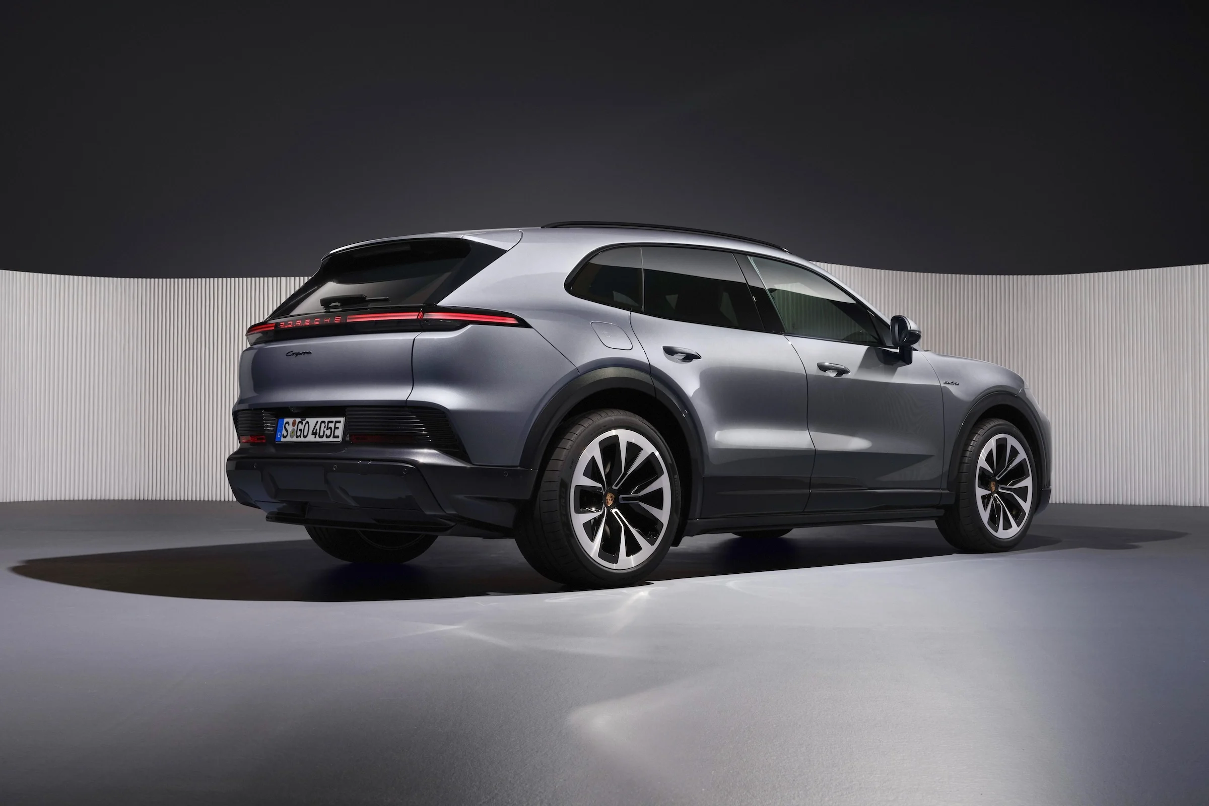 Porsche Cayenne Electric 598 6000x4500