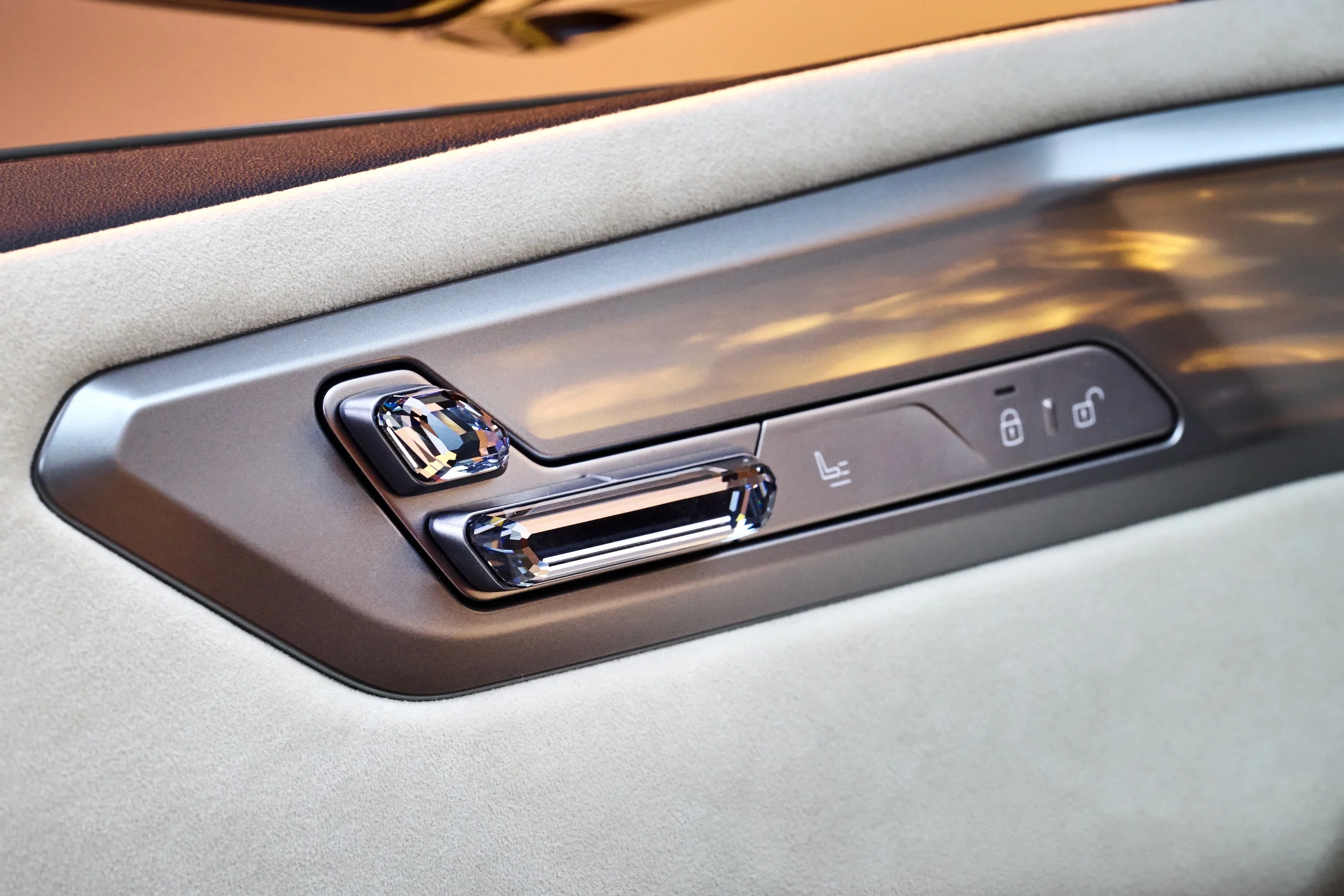 P90646060 highRes bmw-ix5-60-xdrive-06