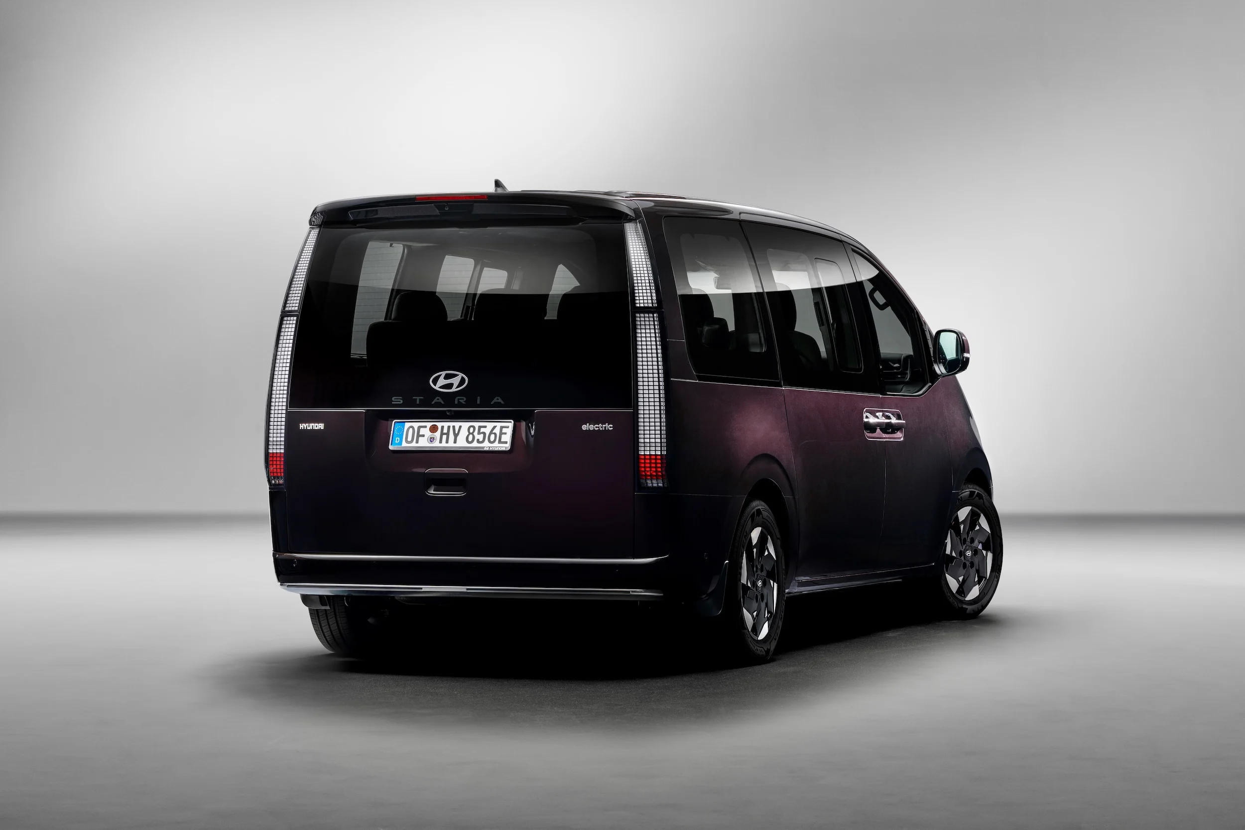 hyundai-staria-electric-0126-key-visual-02
