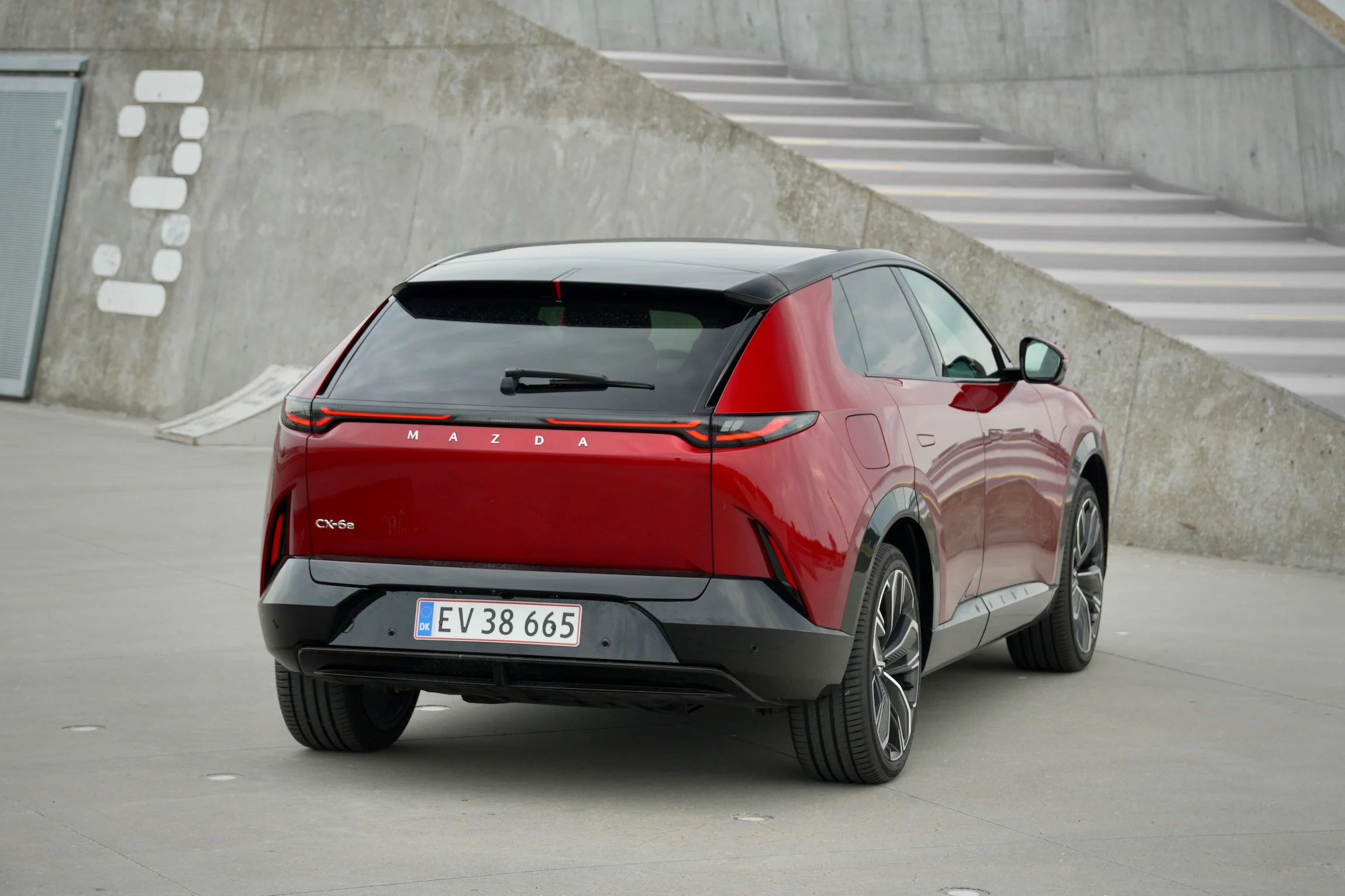 FØRSTE TUR Mazda CX-6e MBB 183