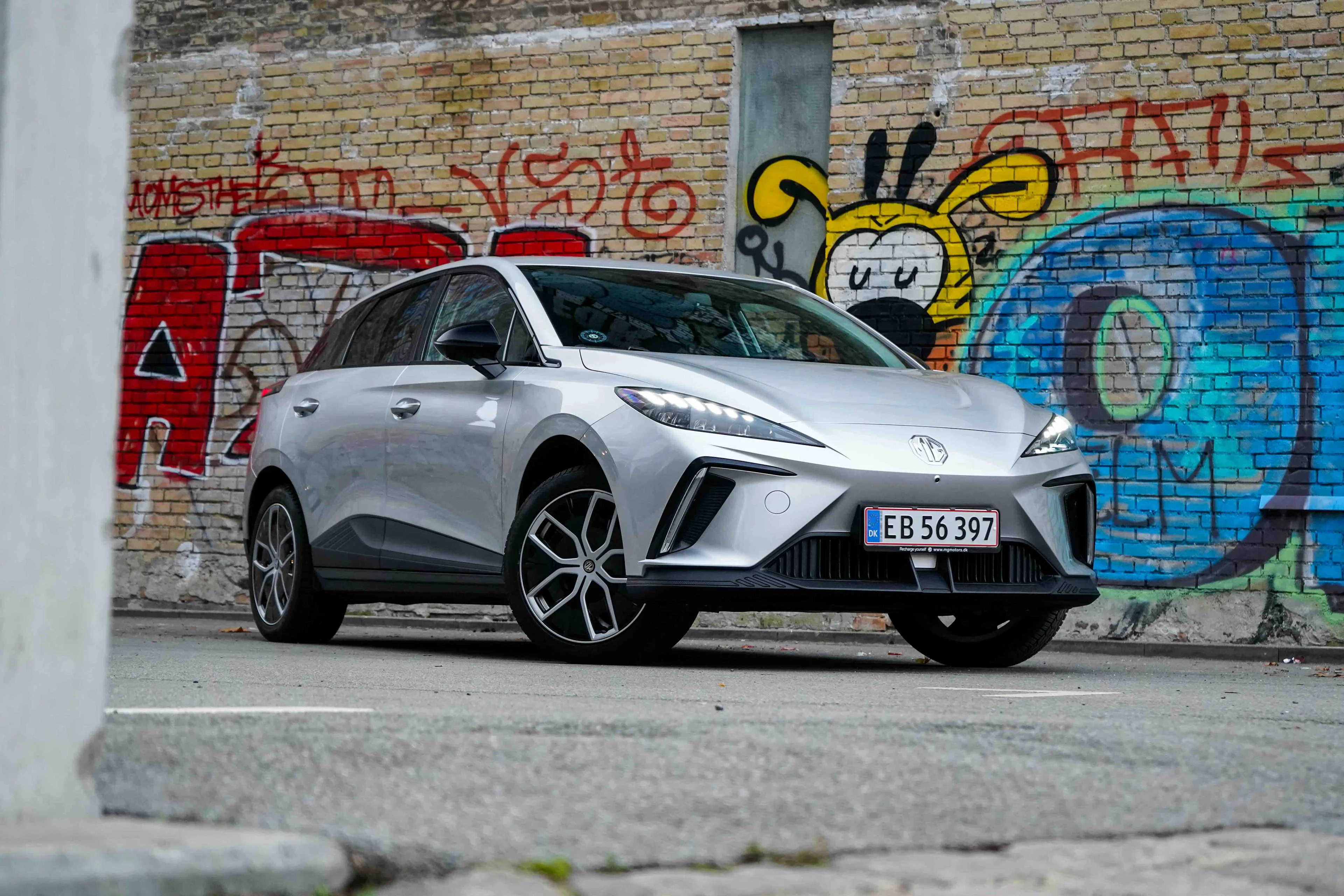 MG4 Extended Range-13