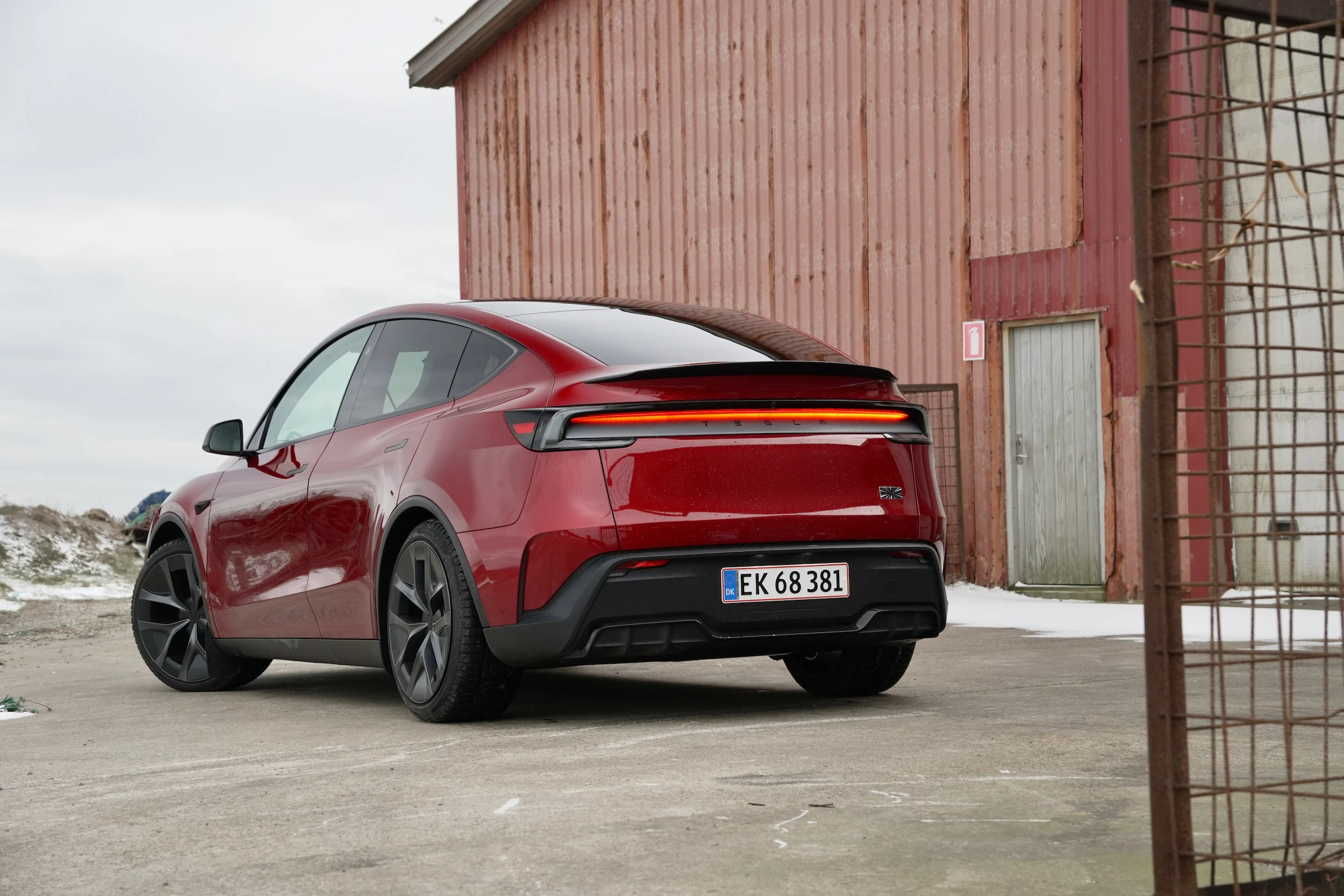 TEST Tesla Model Y Performance MBB 8022