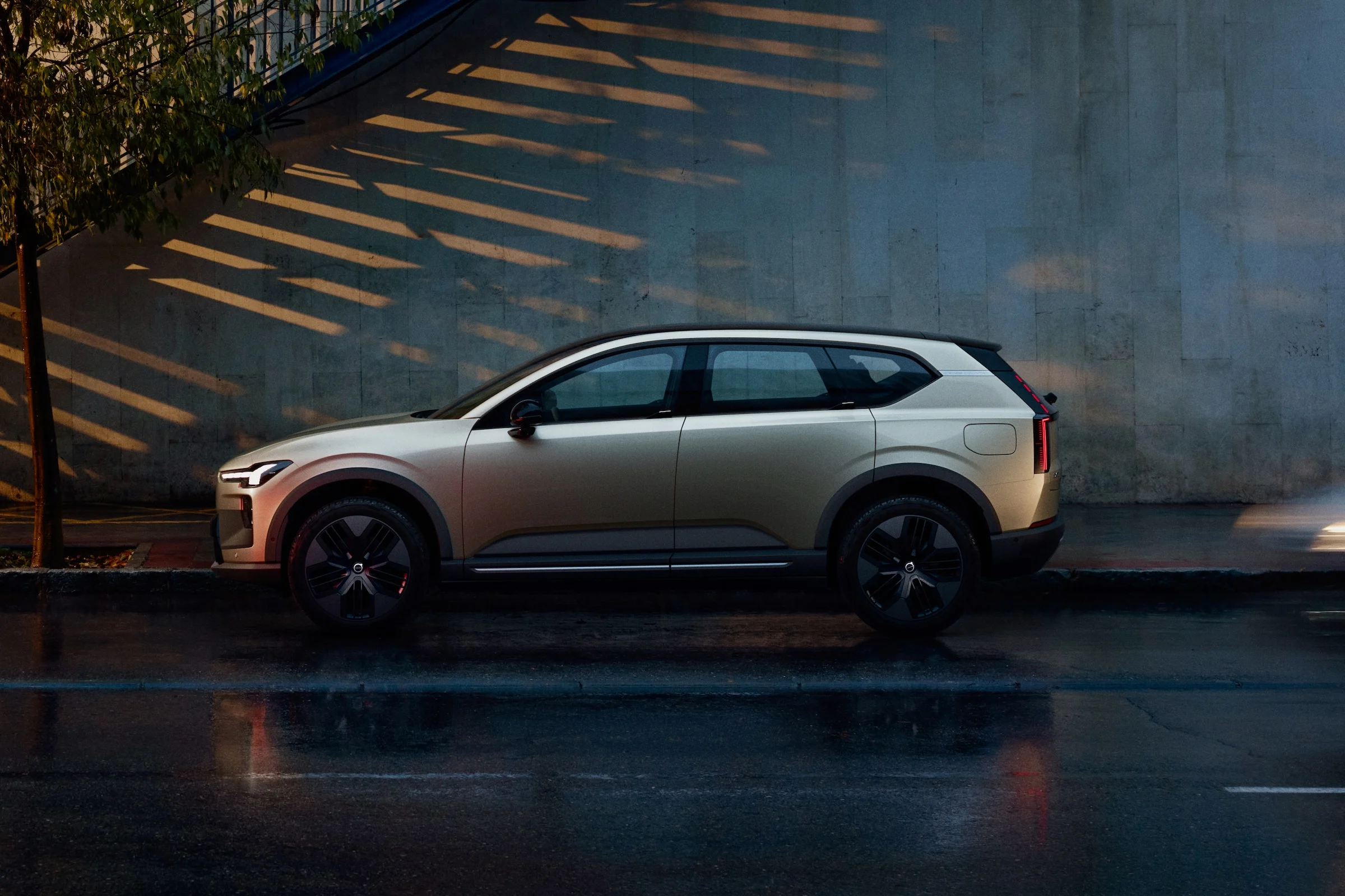 AKQA0040 EX60CC PR Profile City