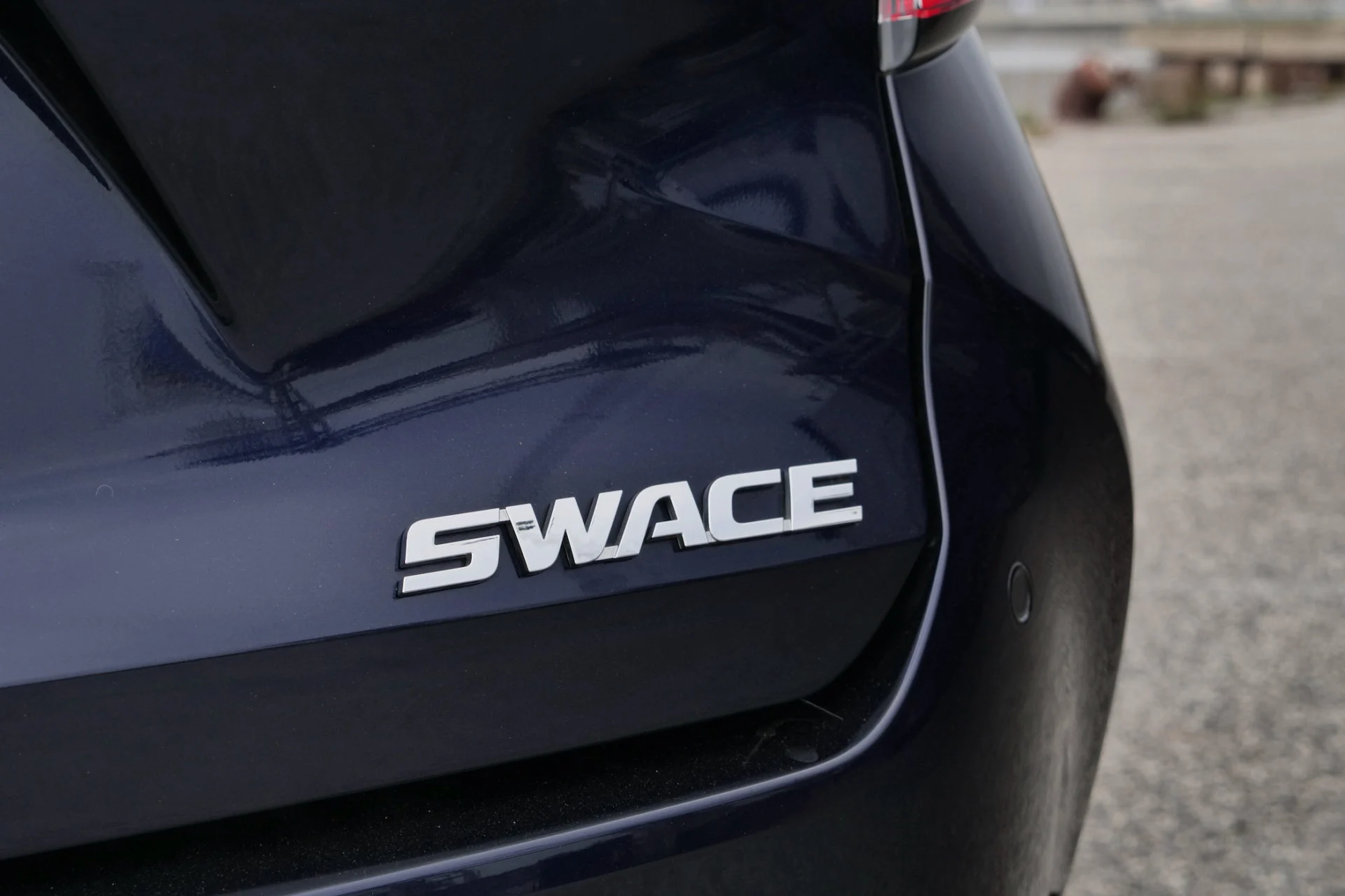 Bilbasen DUEL Kia Ceed SW PHEV vs Suzuki Swace Hybrid9886