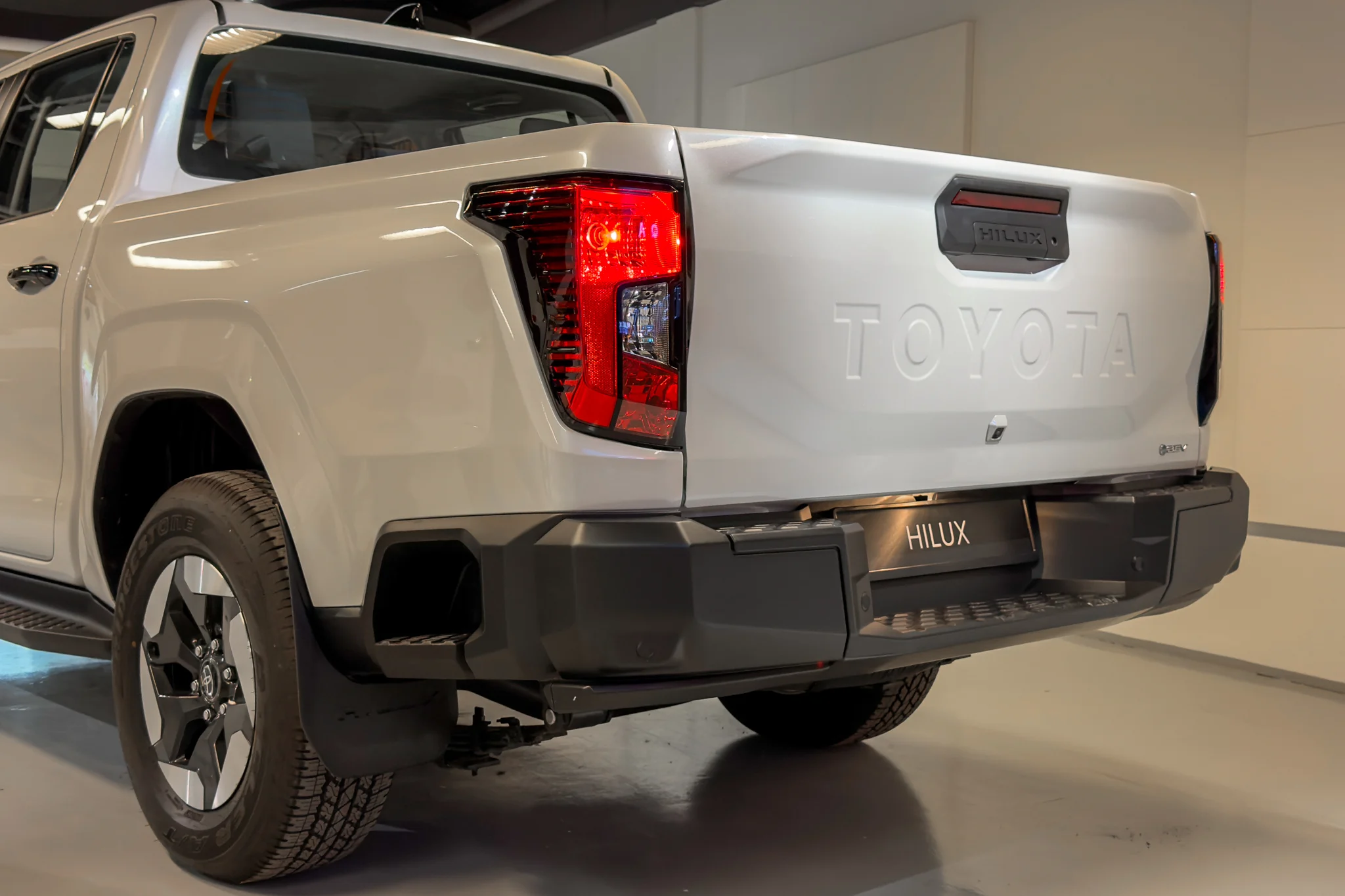 Toyota Hilux Electric-05