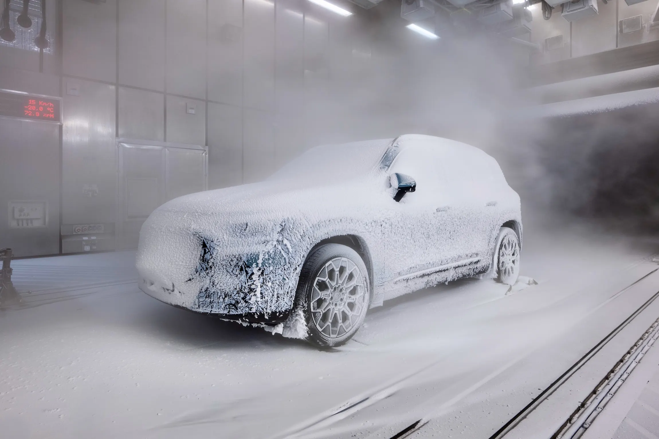 MB GLB EQ Tech 82 003