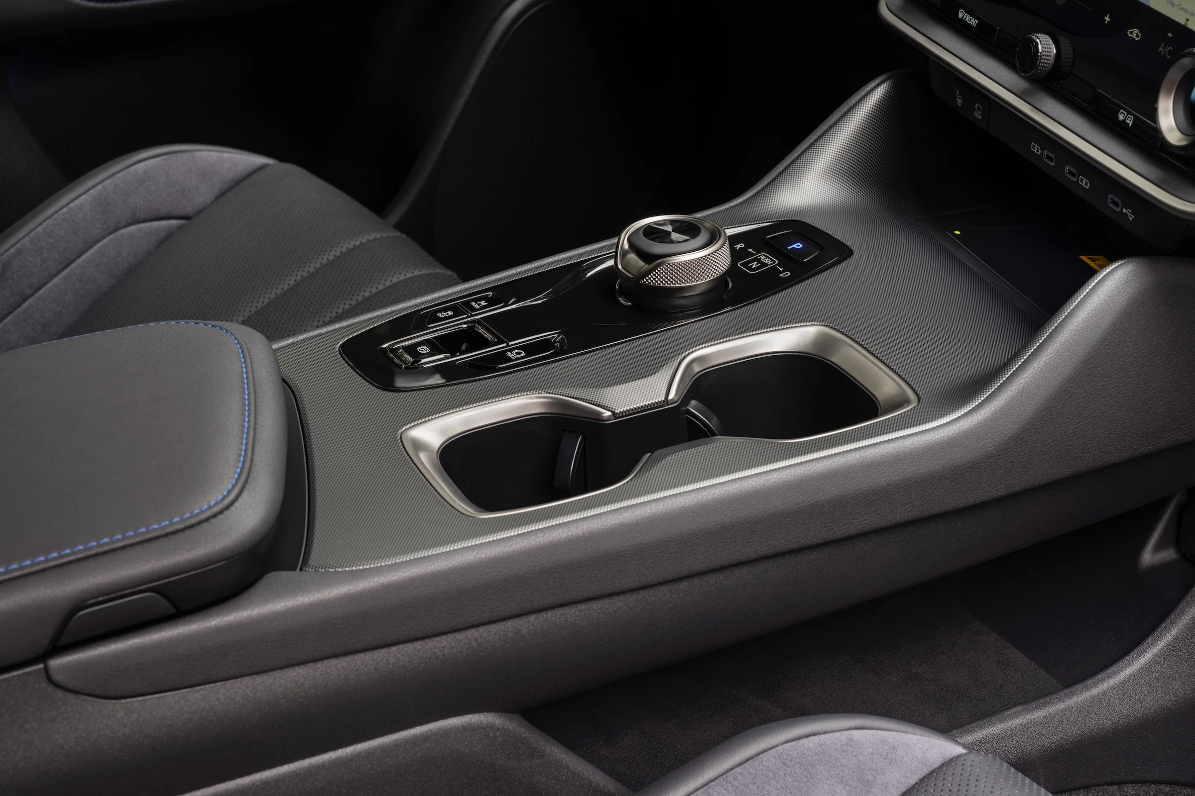 Lexus RZ 2025 sonicplatinum066detail