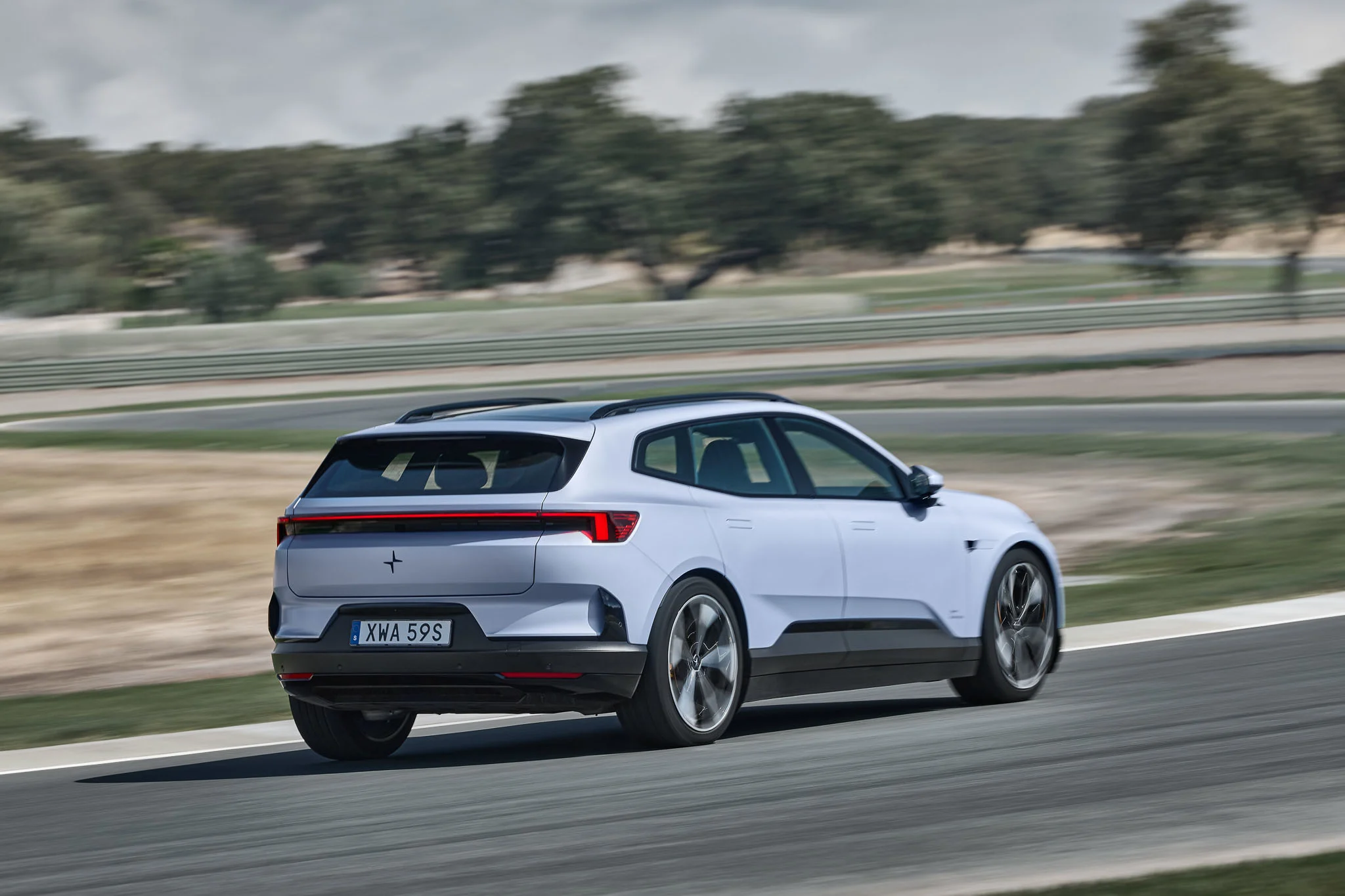 Polestar 4 SUV-14