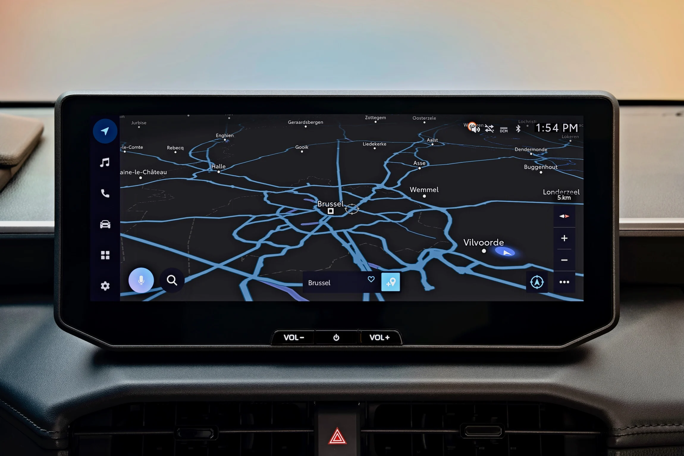 2025toyotahiluxbevint03