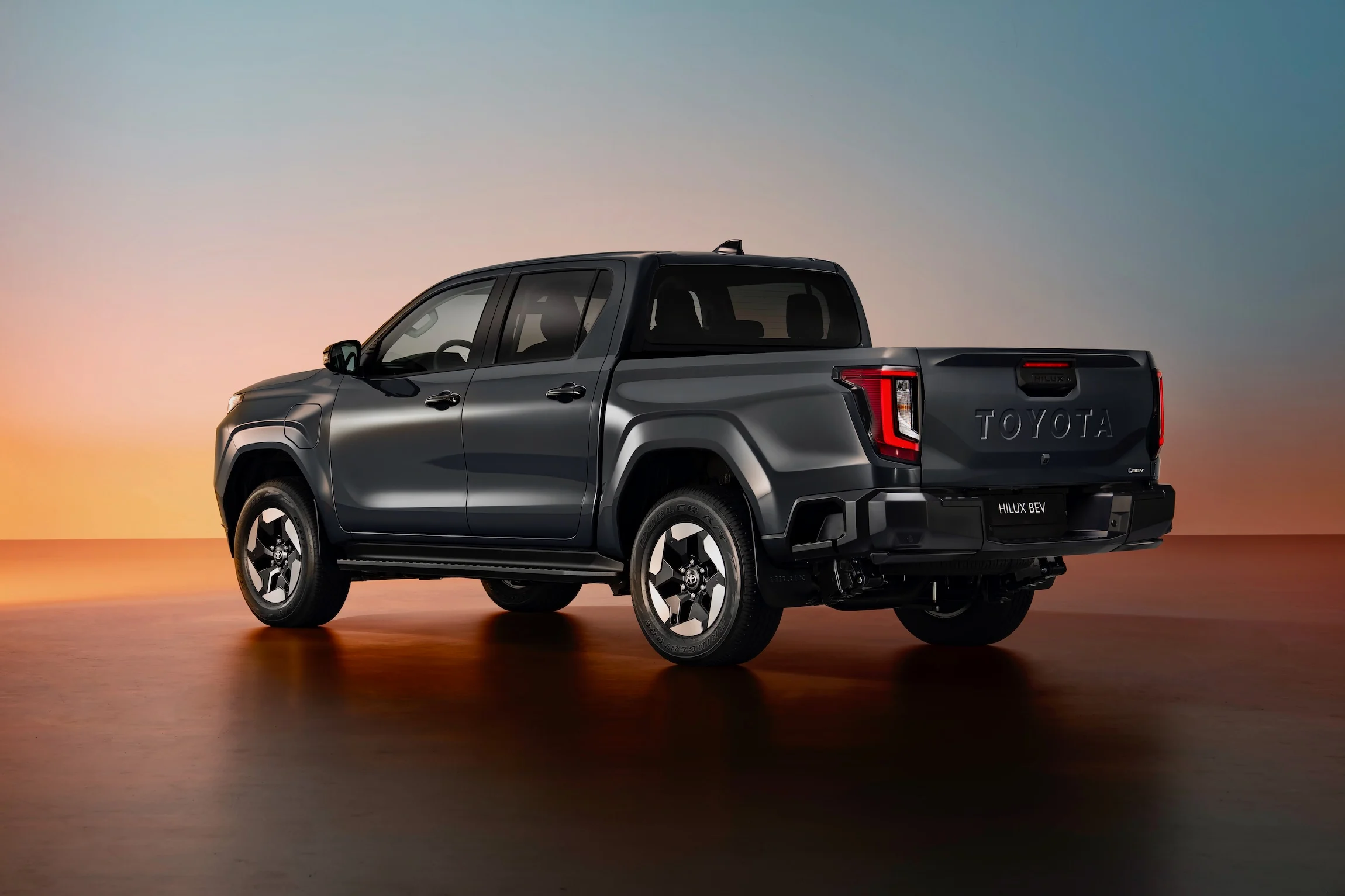 2025toyotahiluxbevhero4