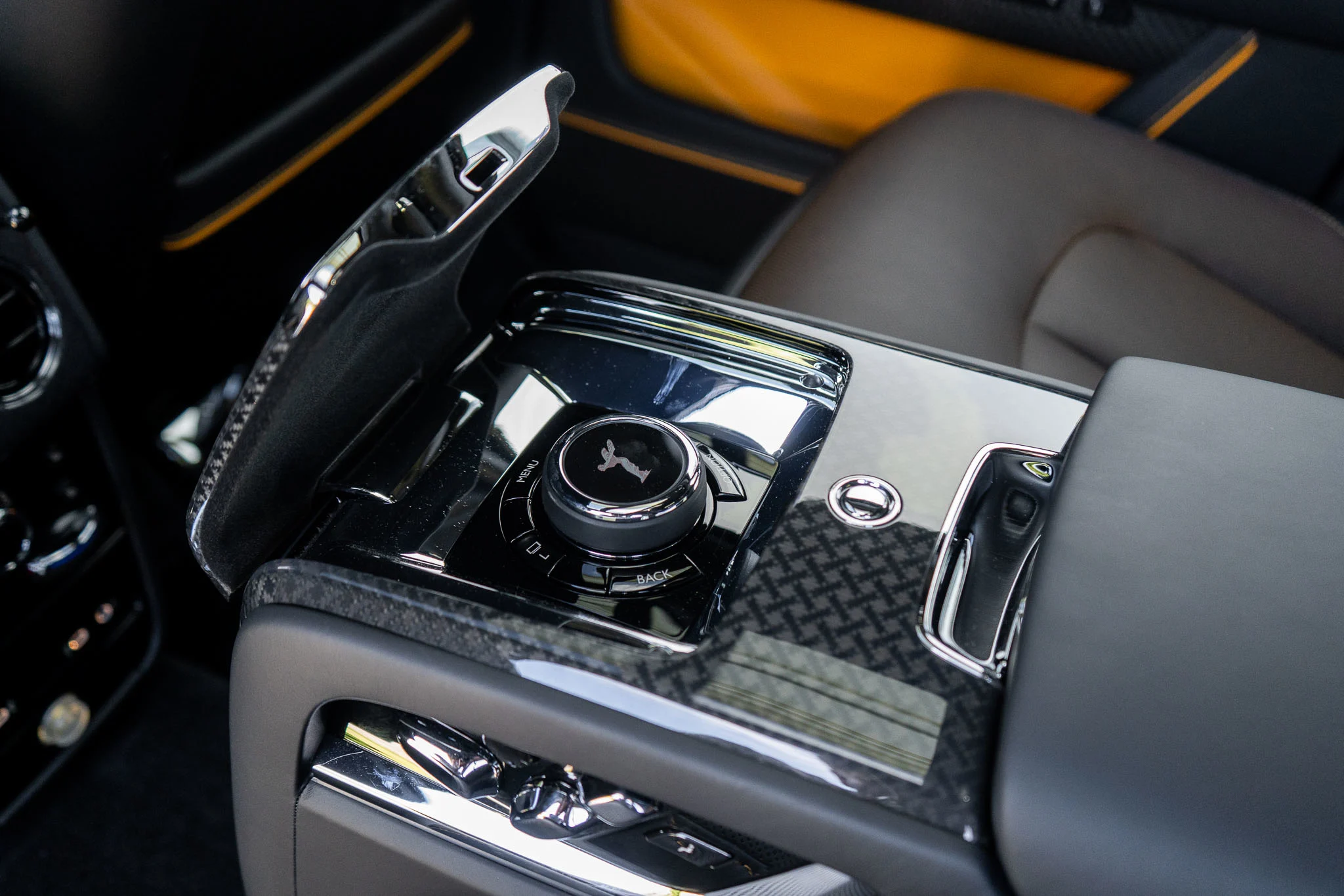 Rolls Royce Cullinan-14
