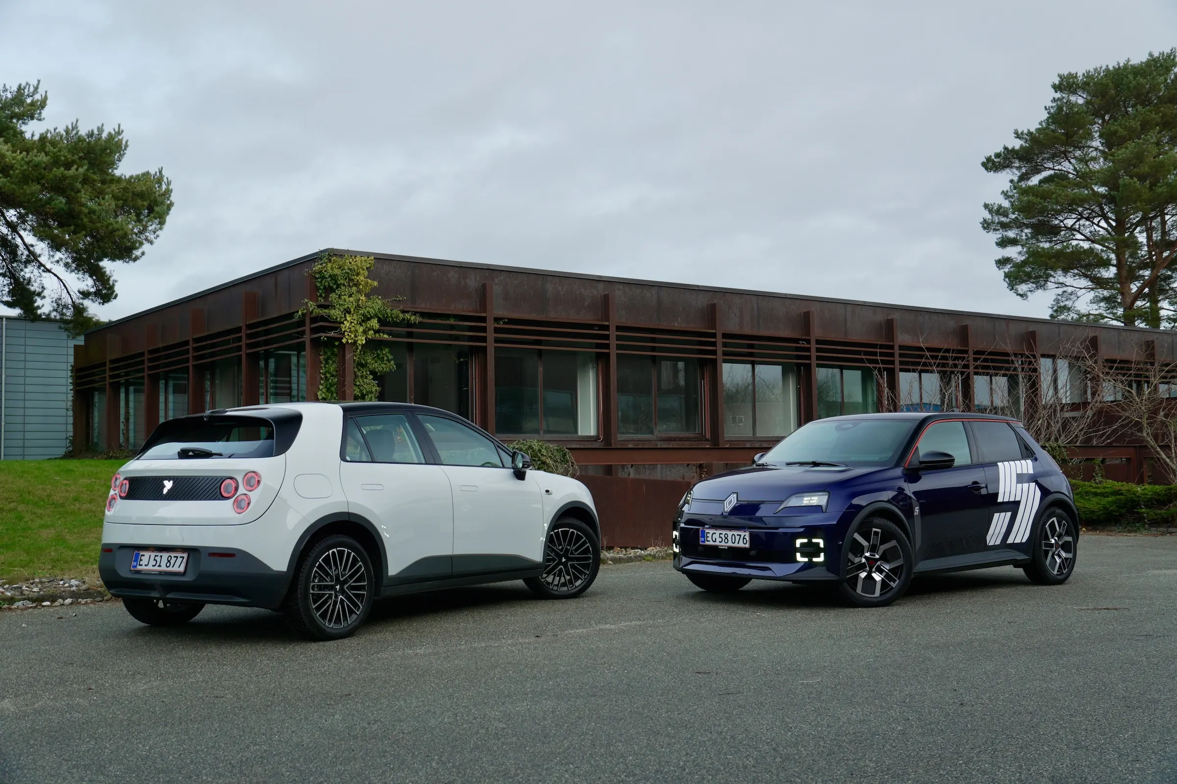 DUEL Firefly vs Renault 5 52 MBB 854