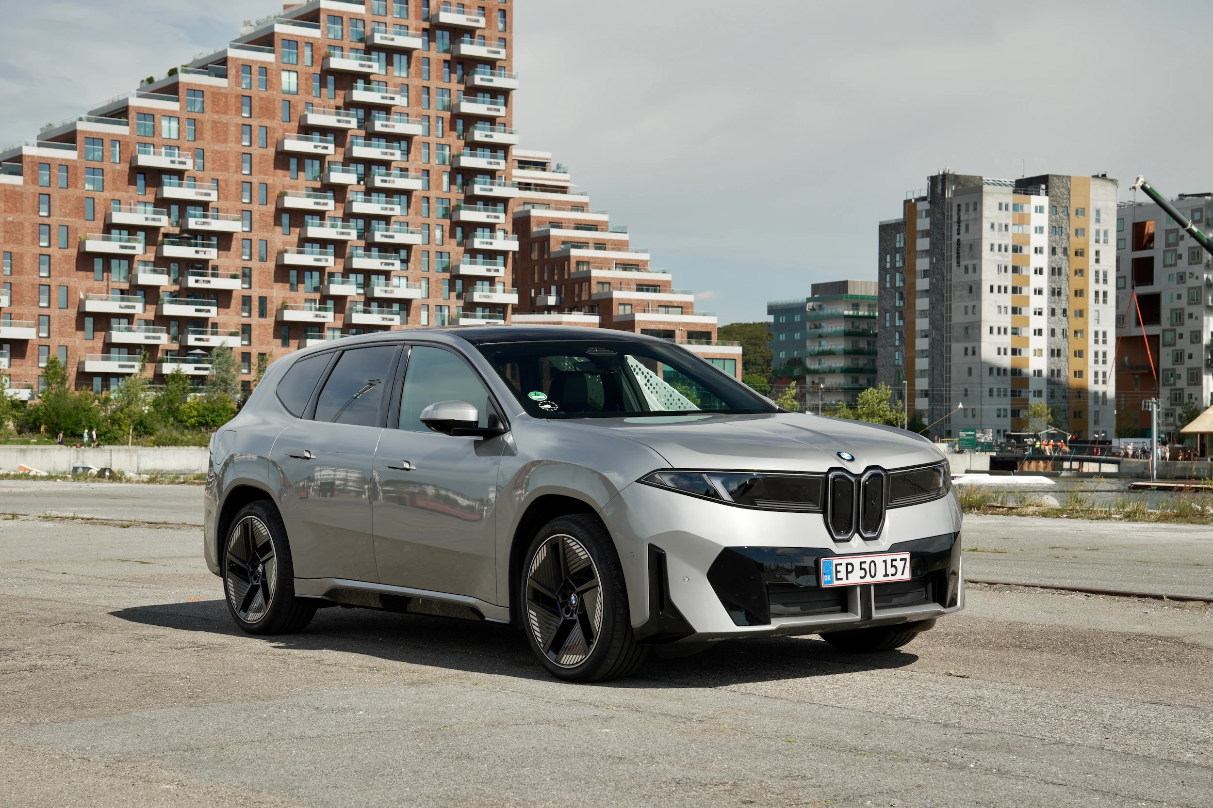 DUEL BMW iX3 vs Volvo EX60 02473