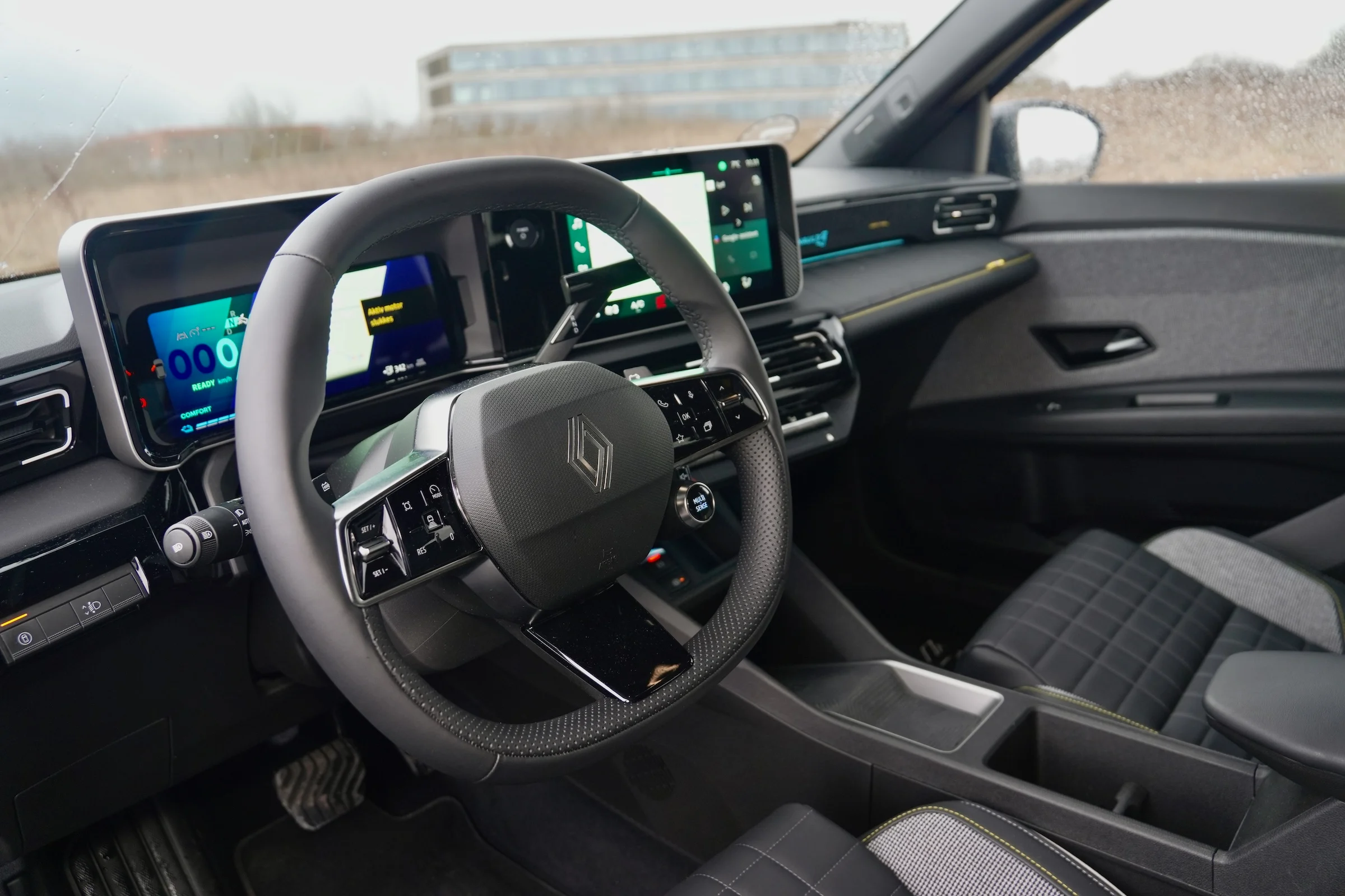 DUEL Jaecoo J5 EV vs Renault 4 E-Tech 098