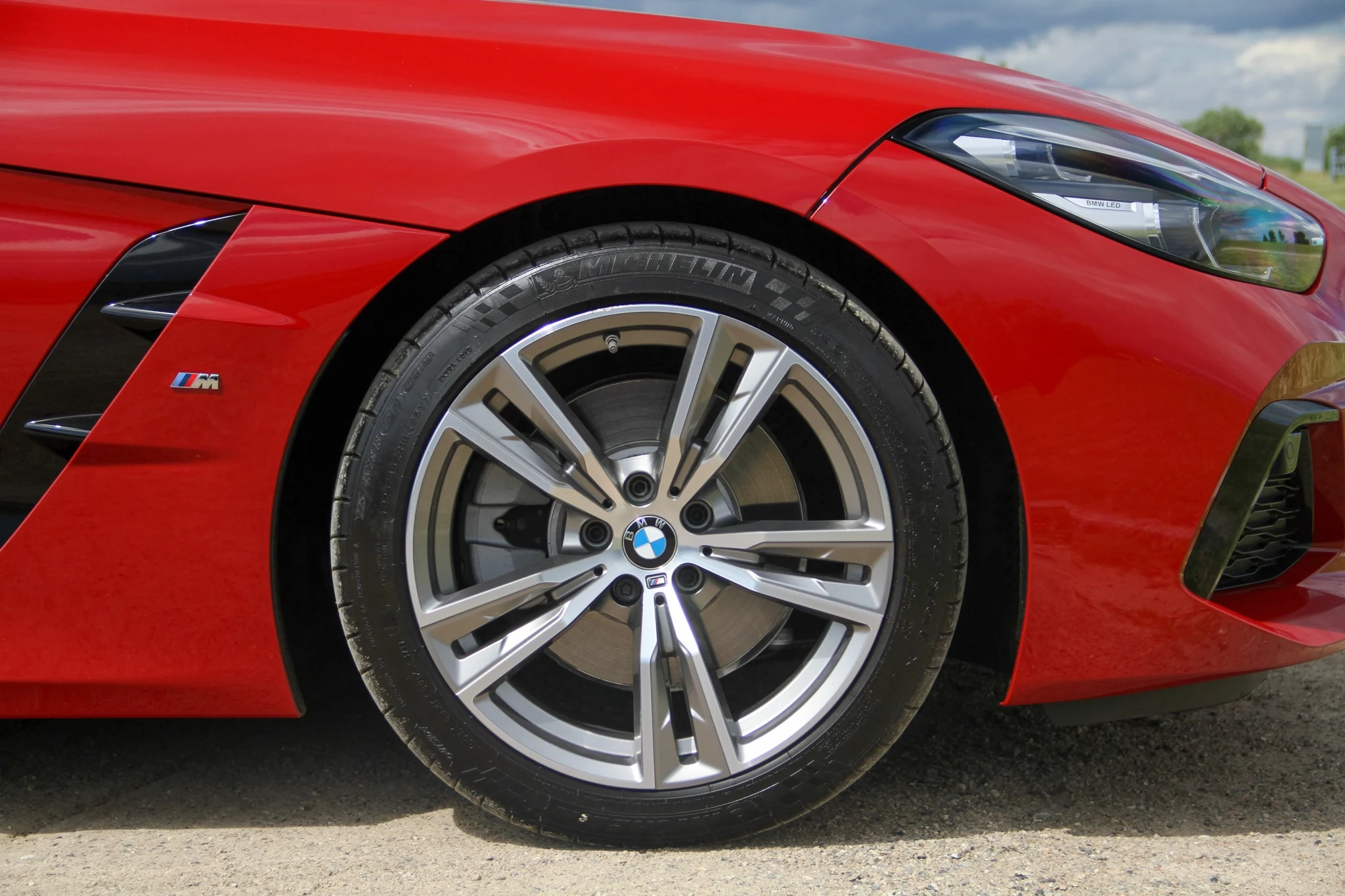 DUEL BMW vs Mazda451