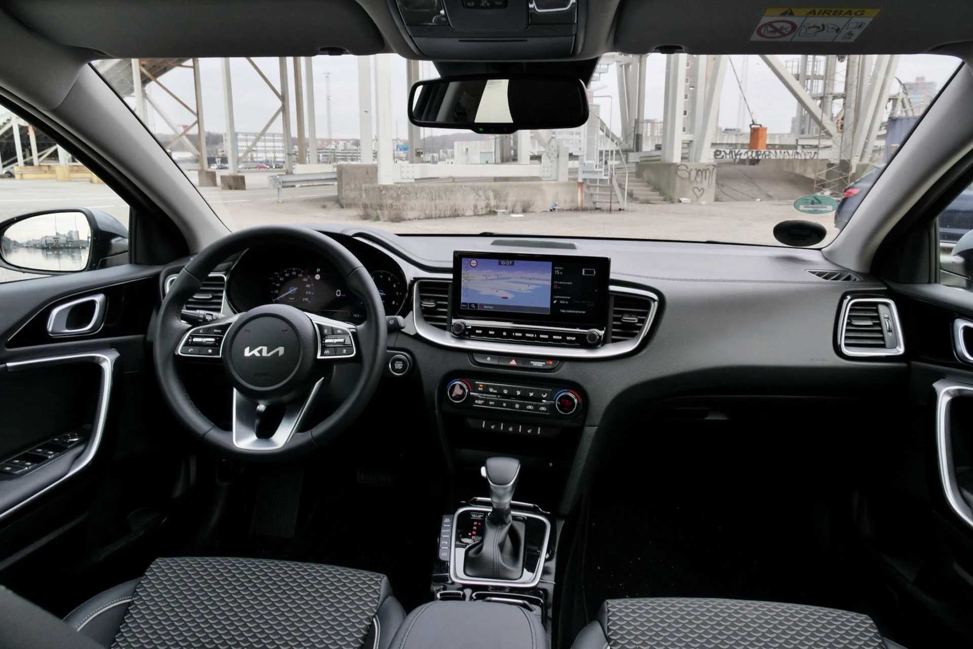 Bilbasen DUEL Kia Ceed SW PHEV vs Suzuki Swace Hybrid9875