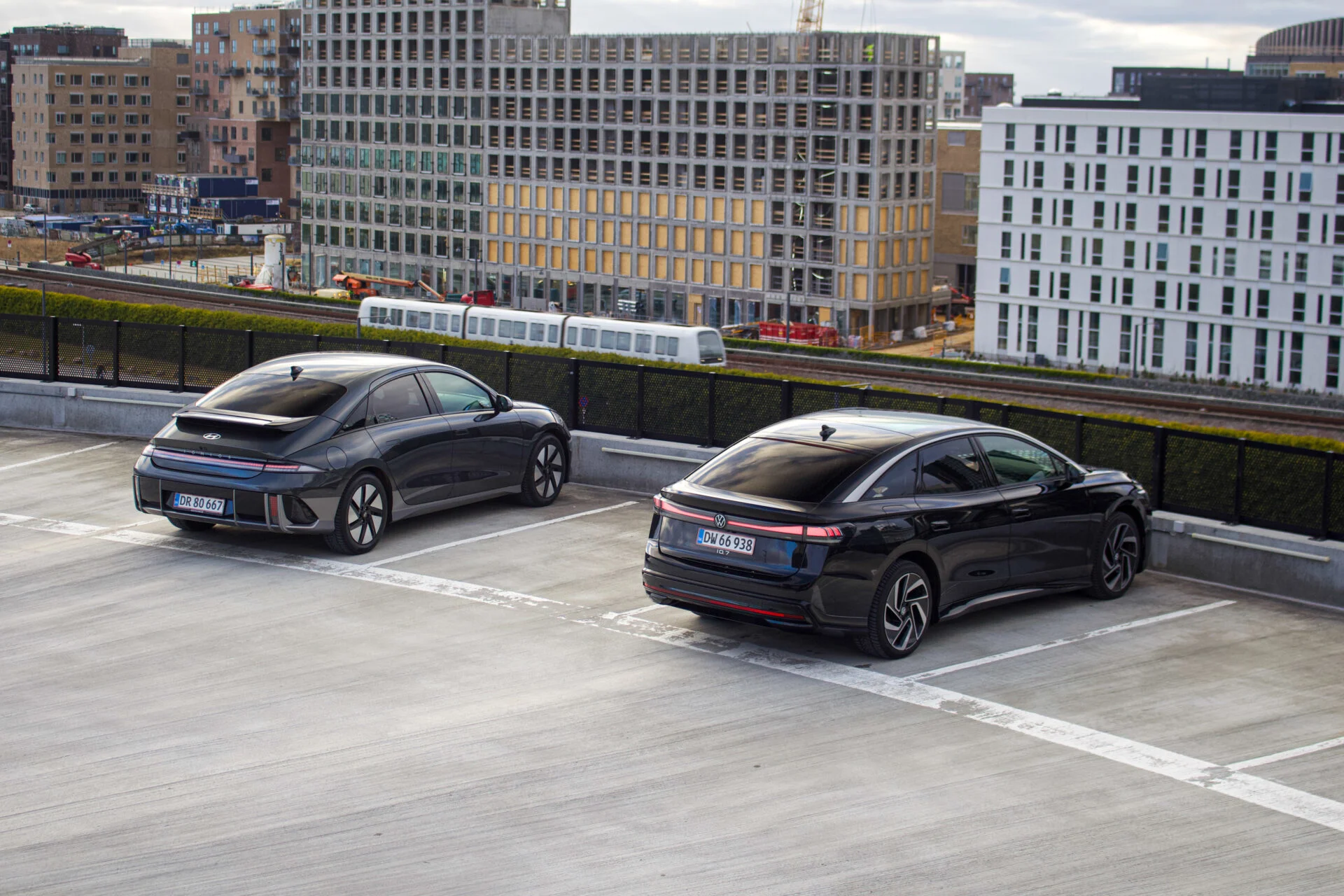 VW ID.7 vs. Hyundai Ioniq 6-50