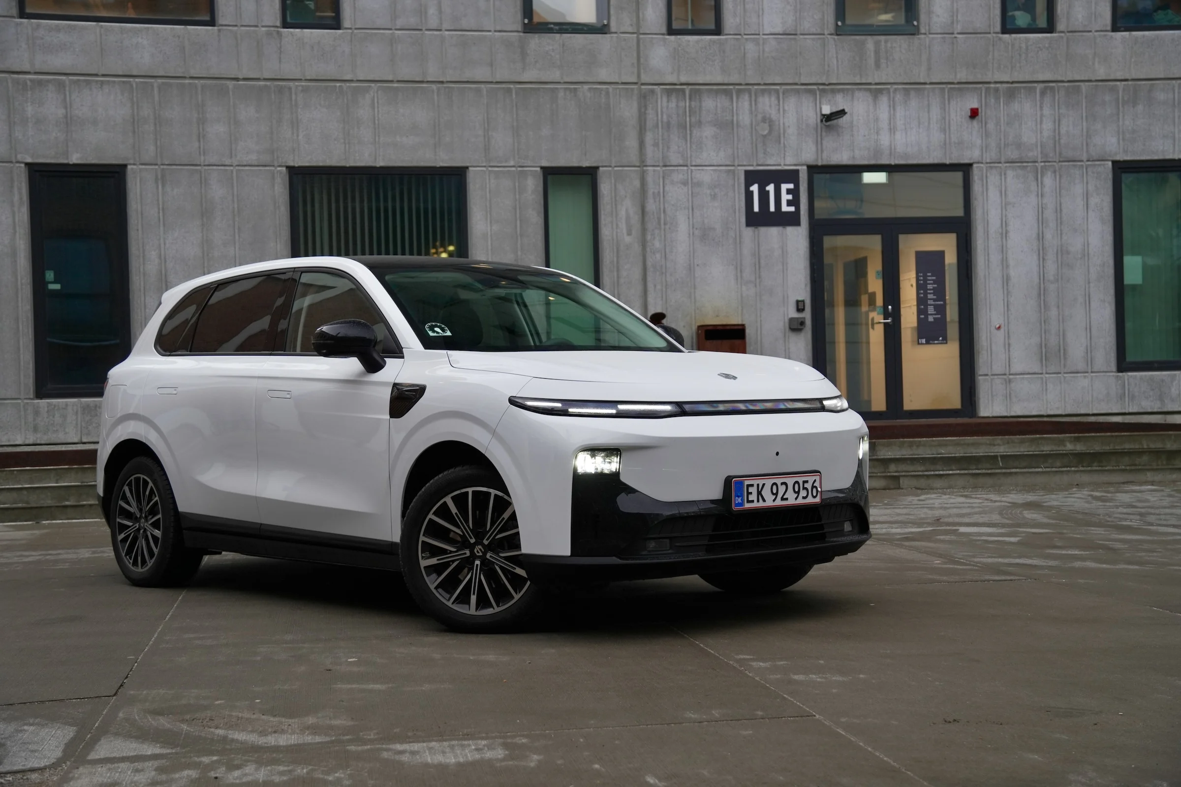 DUEL Leapmotor B10 vs Renault Scenic E-Tech MBB 206