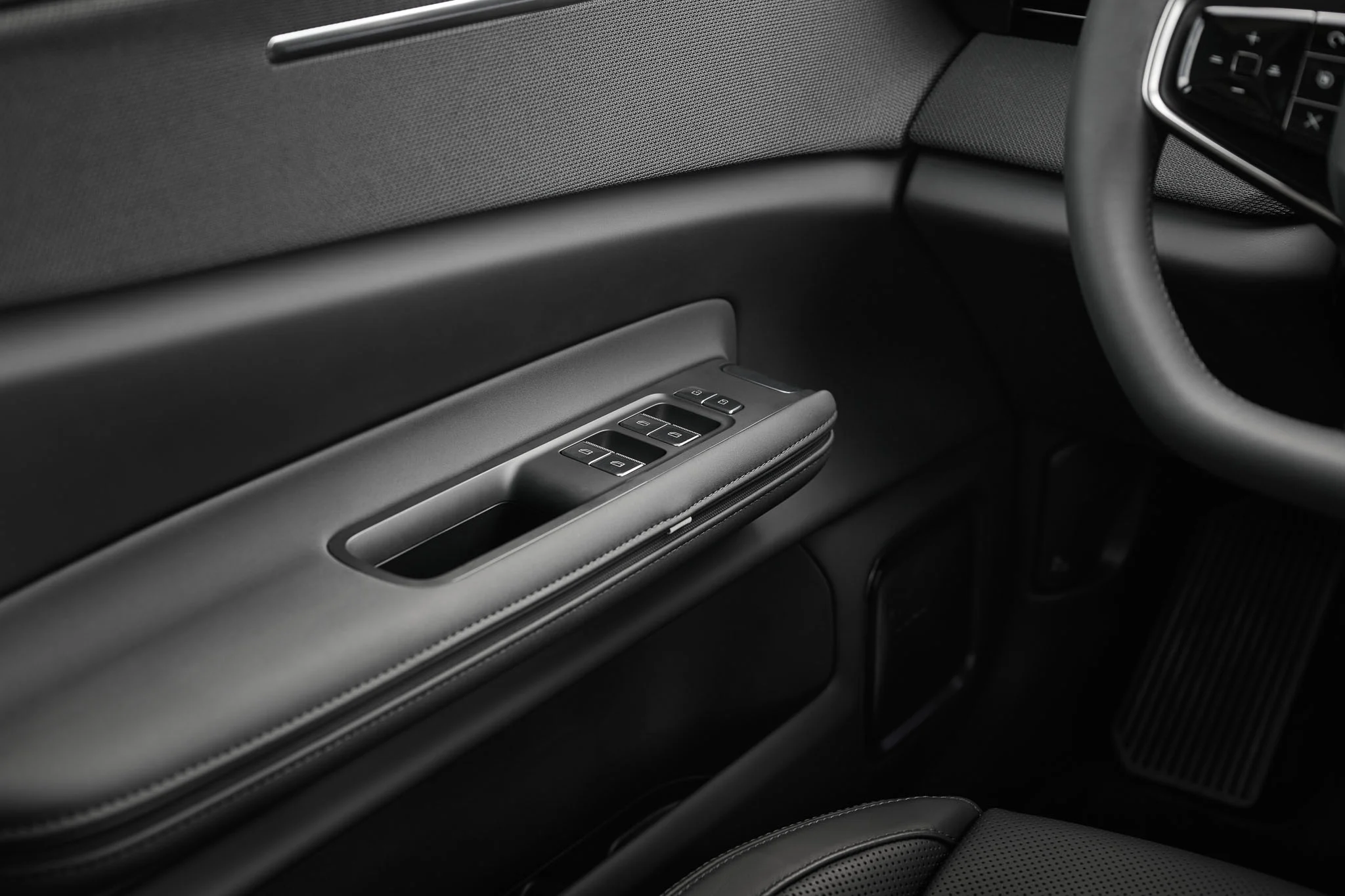 Polestar 4 SUV-11