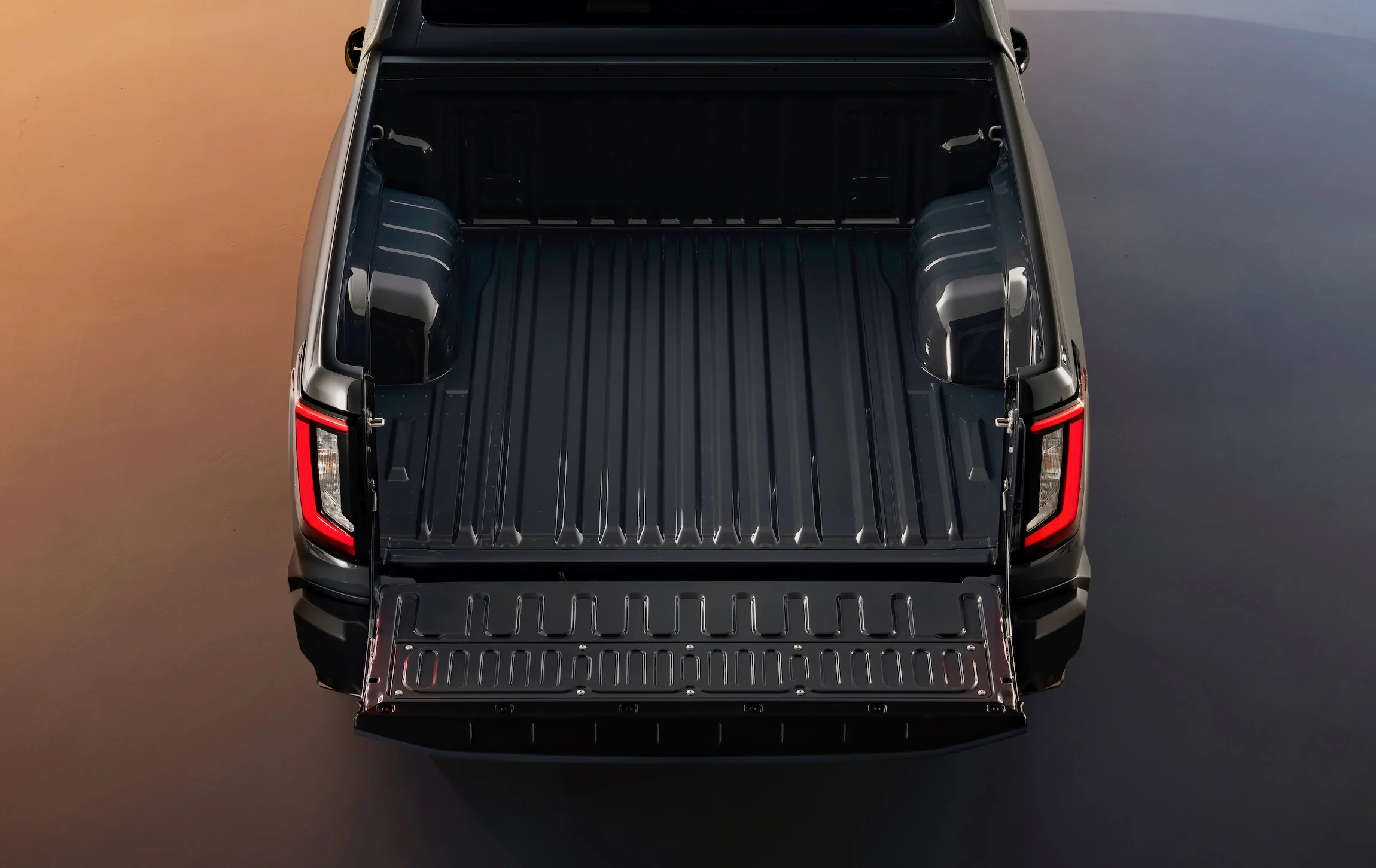 2025toyotahiluxbevext06