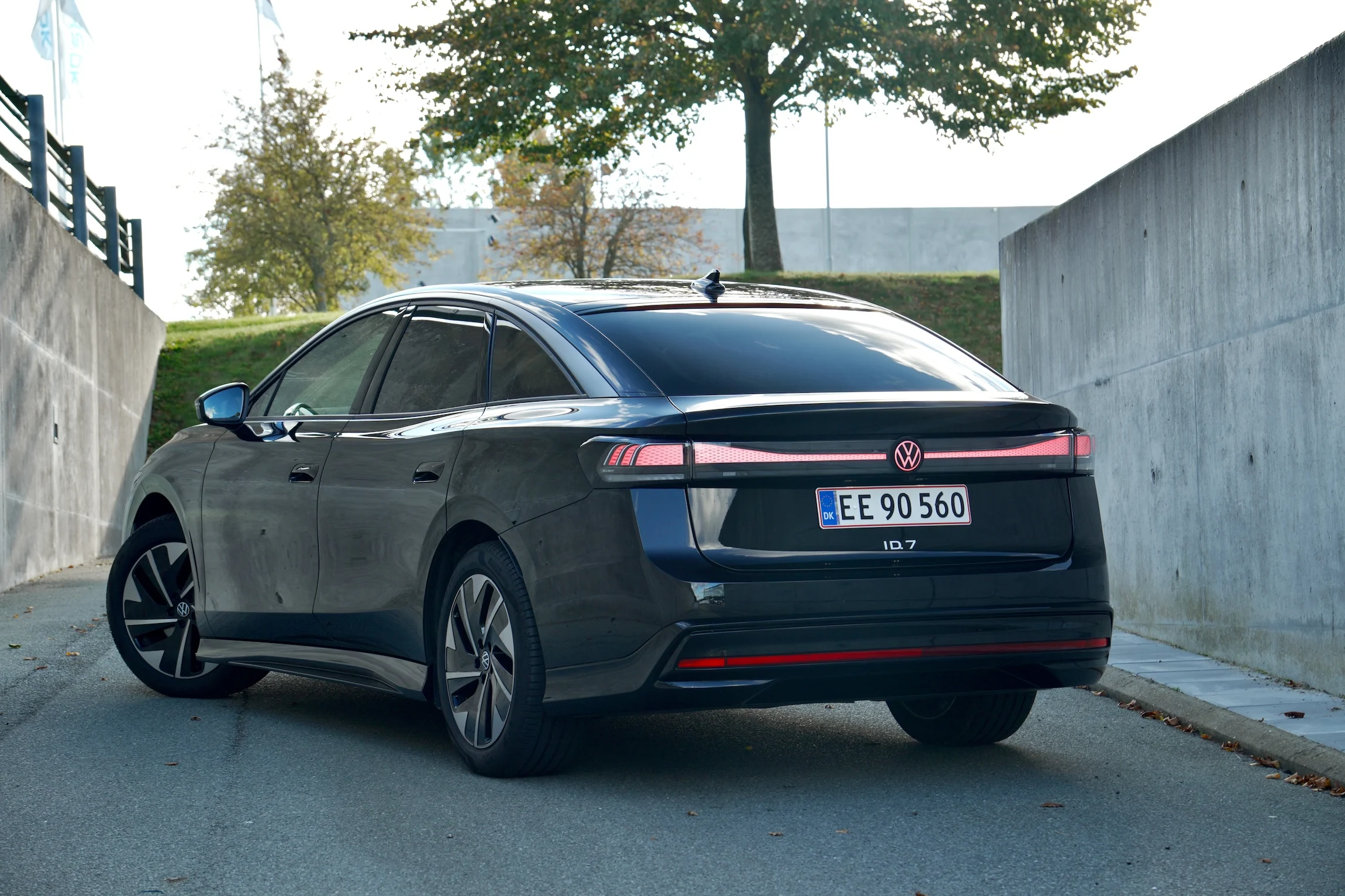 STORTEST Mazda 6e Tesla Model 3 VW ID.7 MBB5163
