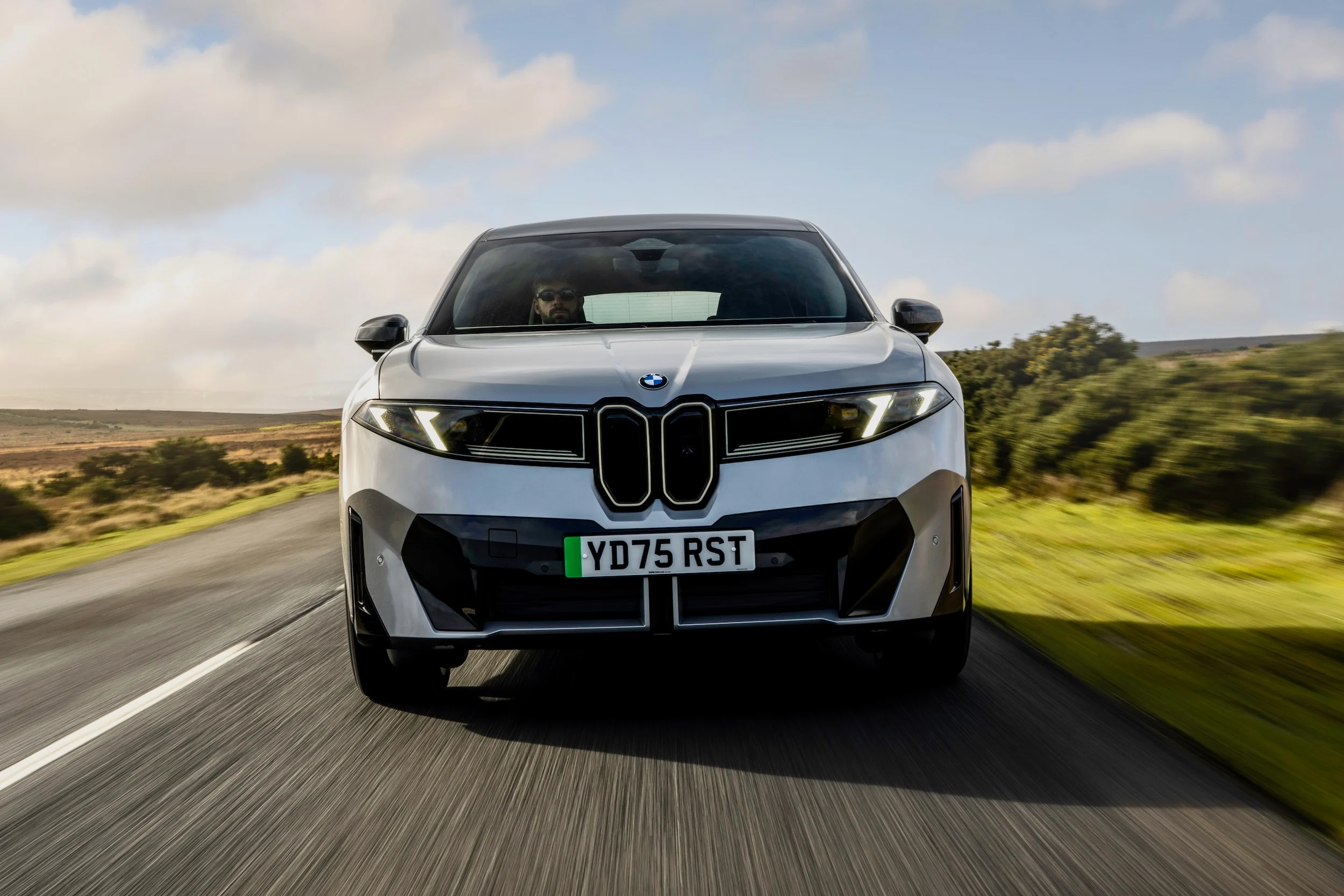 P90630933 highRes bmw-ix3-50-xdrive-m-