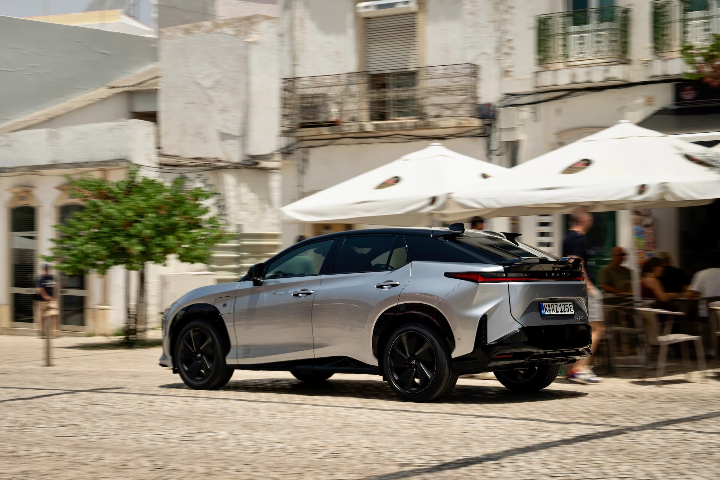 Lexus RZ 2025 sonicplatinum040dynamic