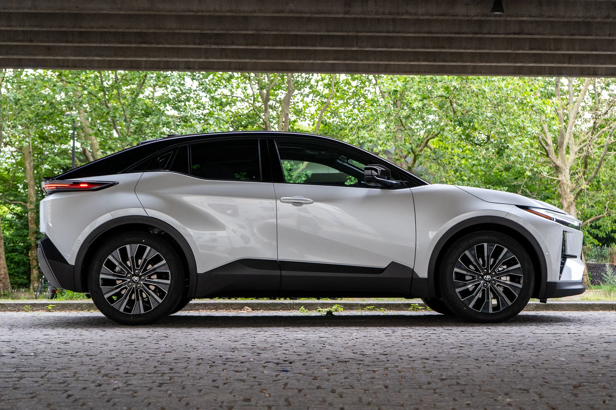 Toyota C-HR+-10