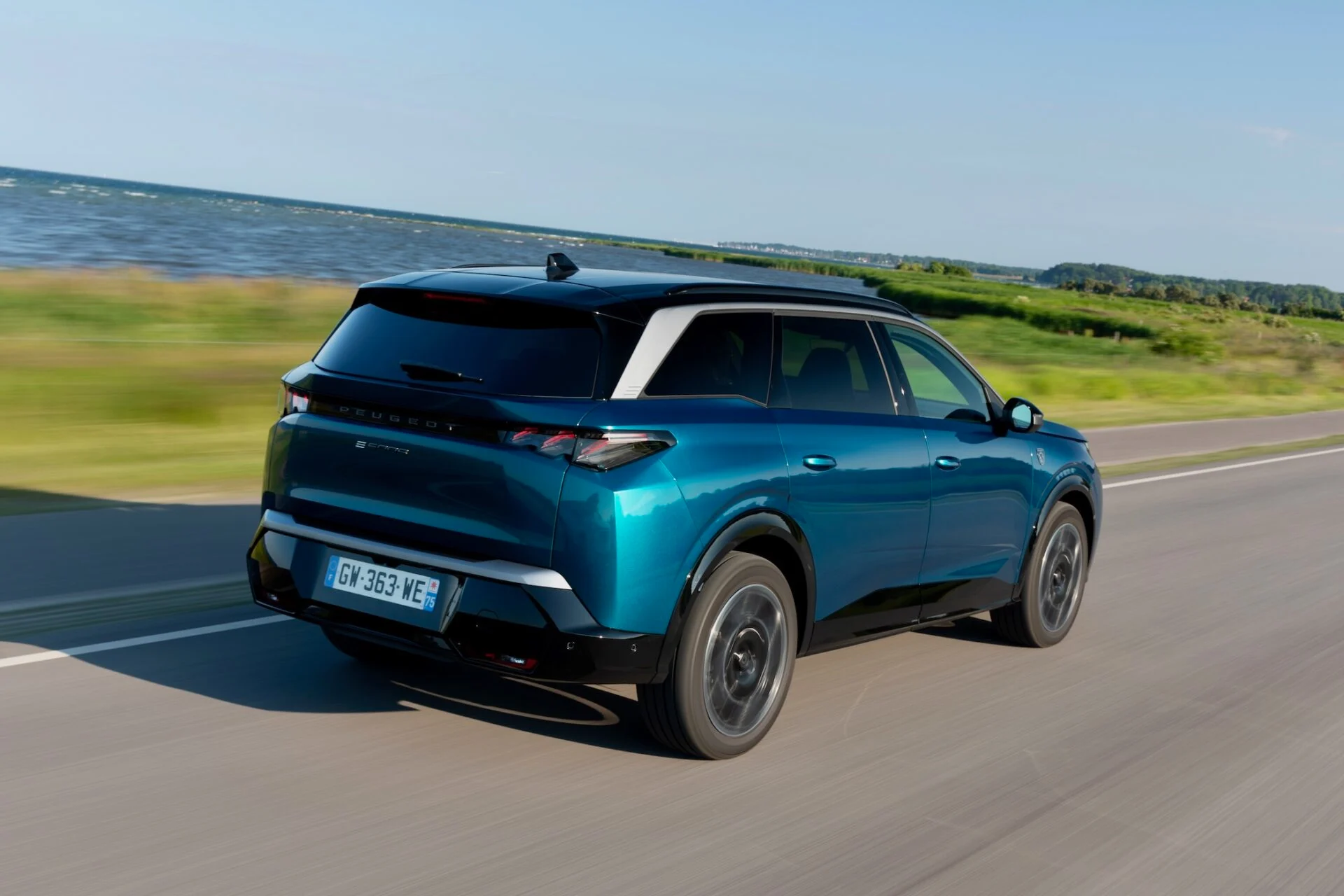 PEUGEOT_E5008TESTDRIVE_2406TC0216
