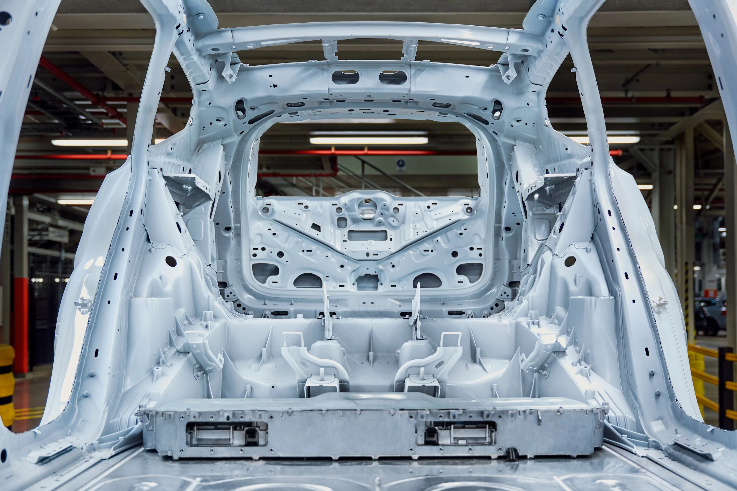 EX60 Body structure with mega cast rear floor