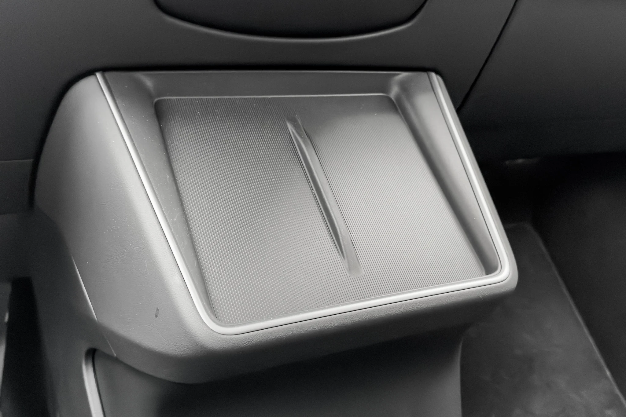 Tesla Model Y Baghjulstræk - Interiør-10