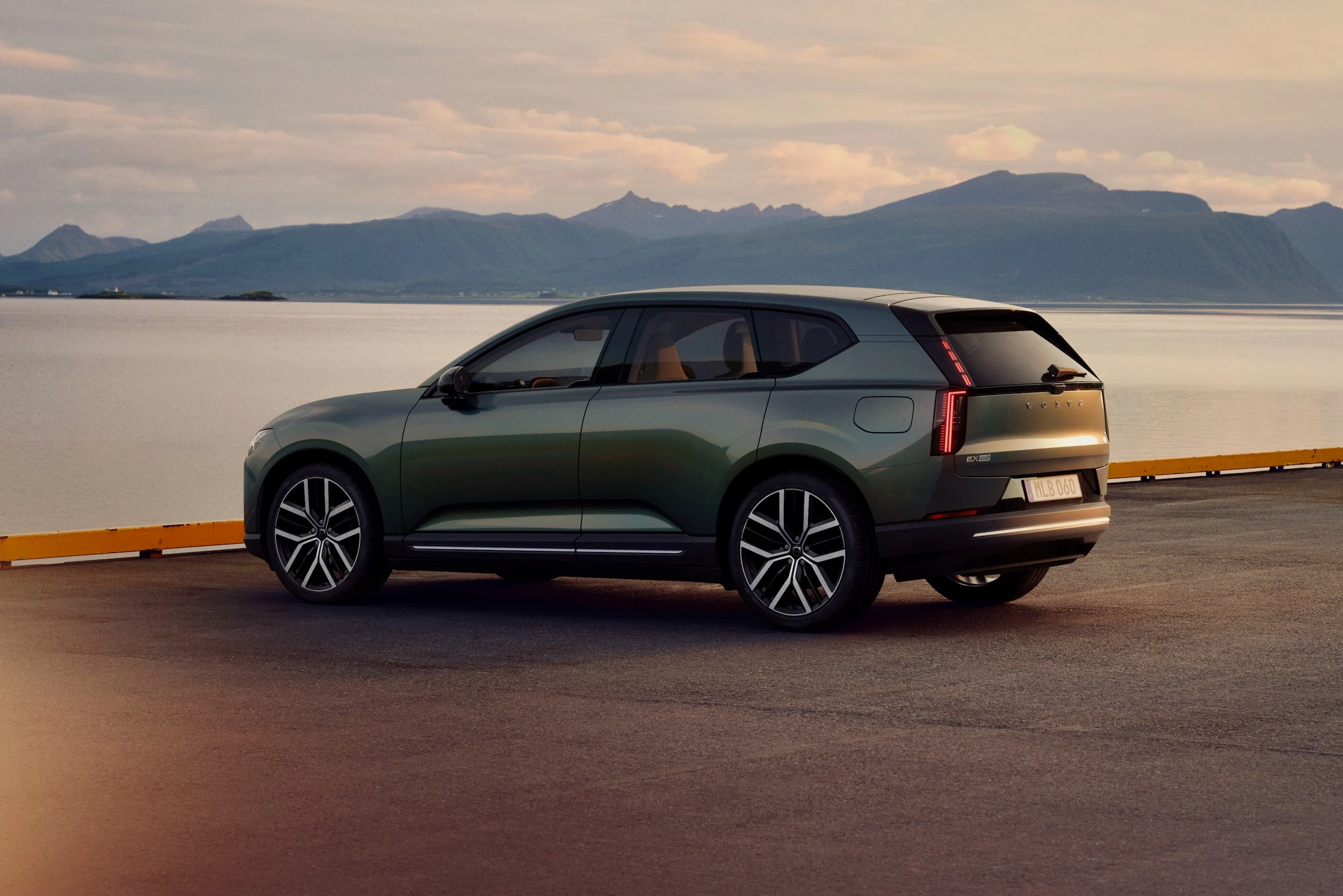 JPG Full-TIM 1167 EX60 3Q REAR