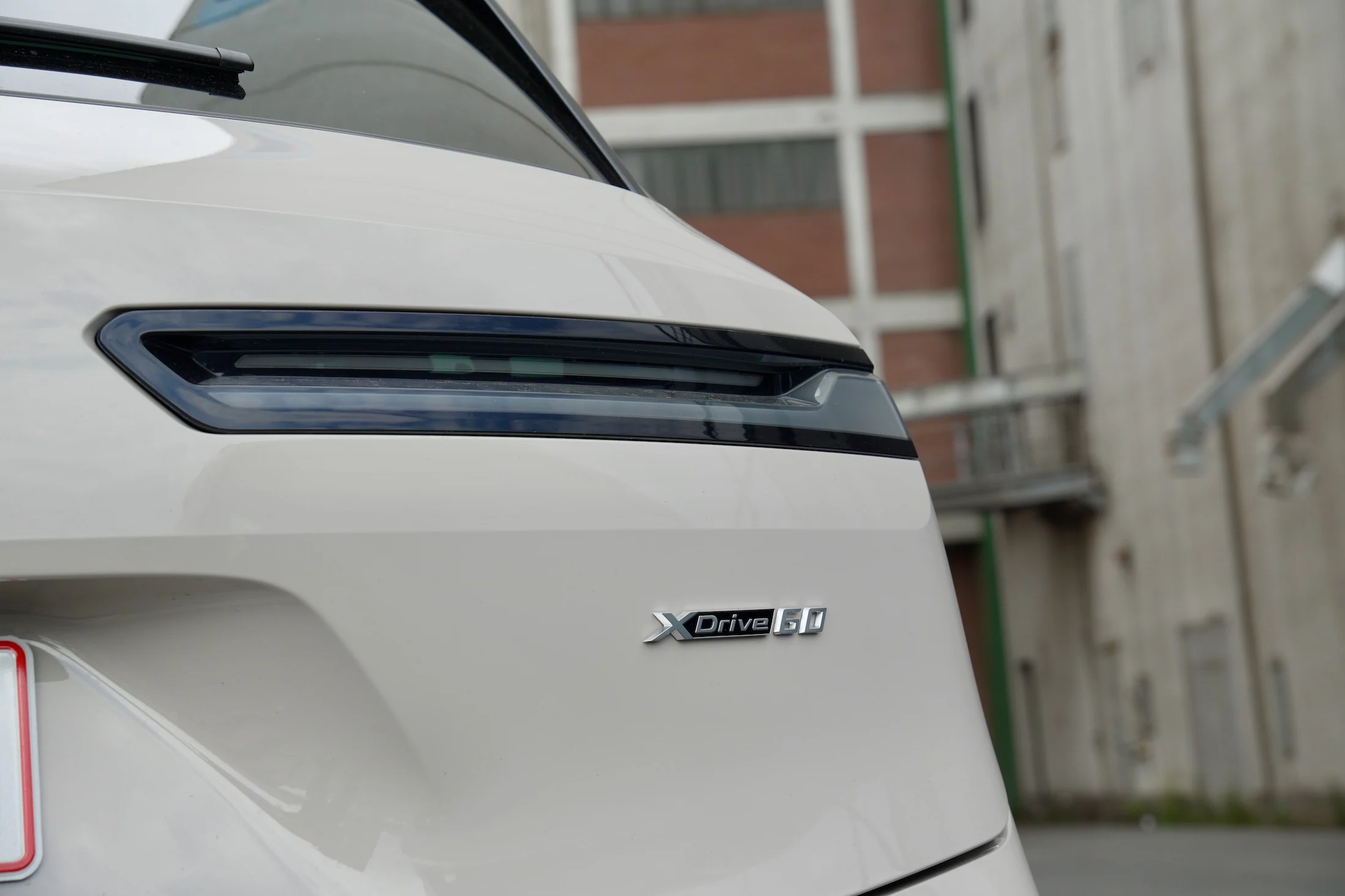 DUEL BMW iX vs Volvo EX90 MBB 2910