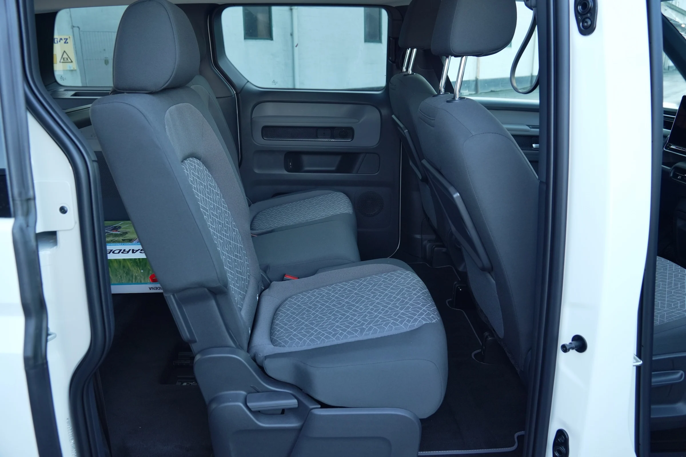 DUEL Kia PV5 Pass vs VW ID. Buzz 820