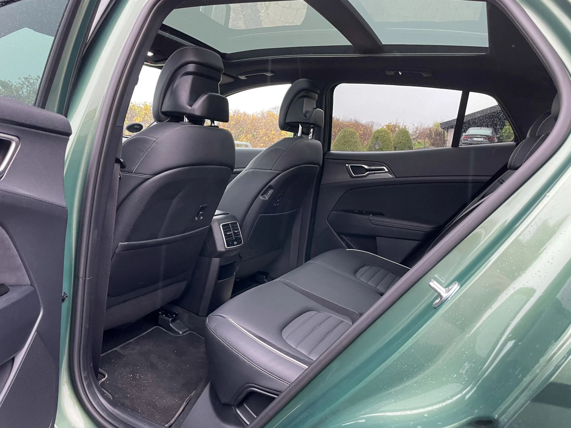 Kia Sportage vs. Citroen C5 X-27