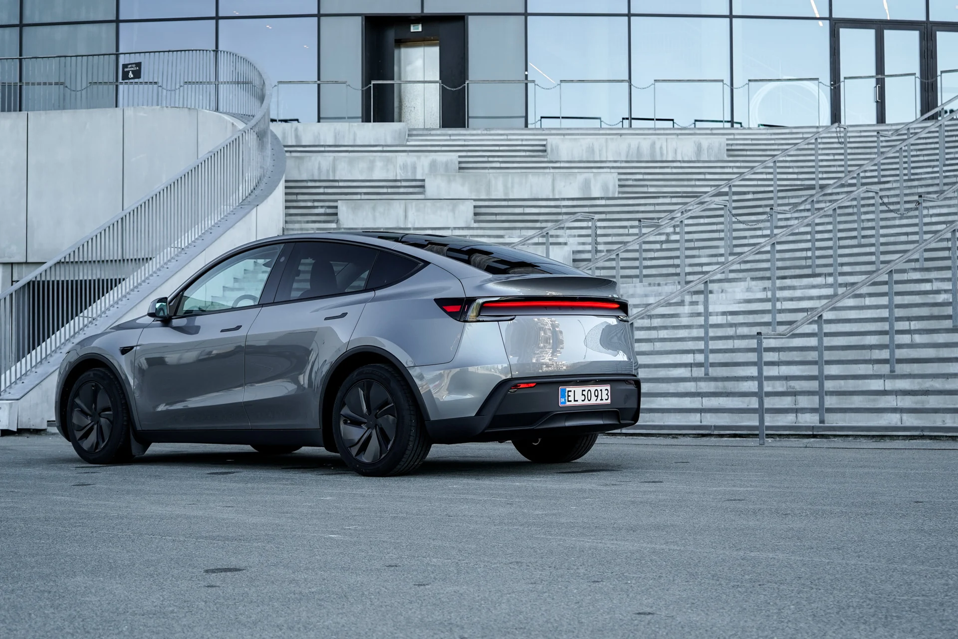 Tesla Model Y -04