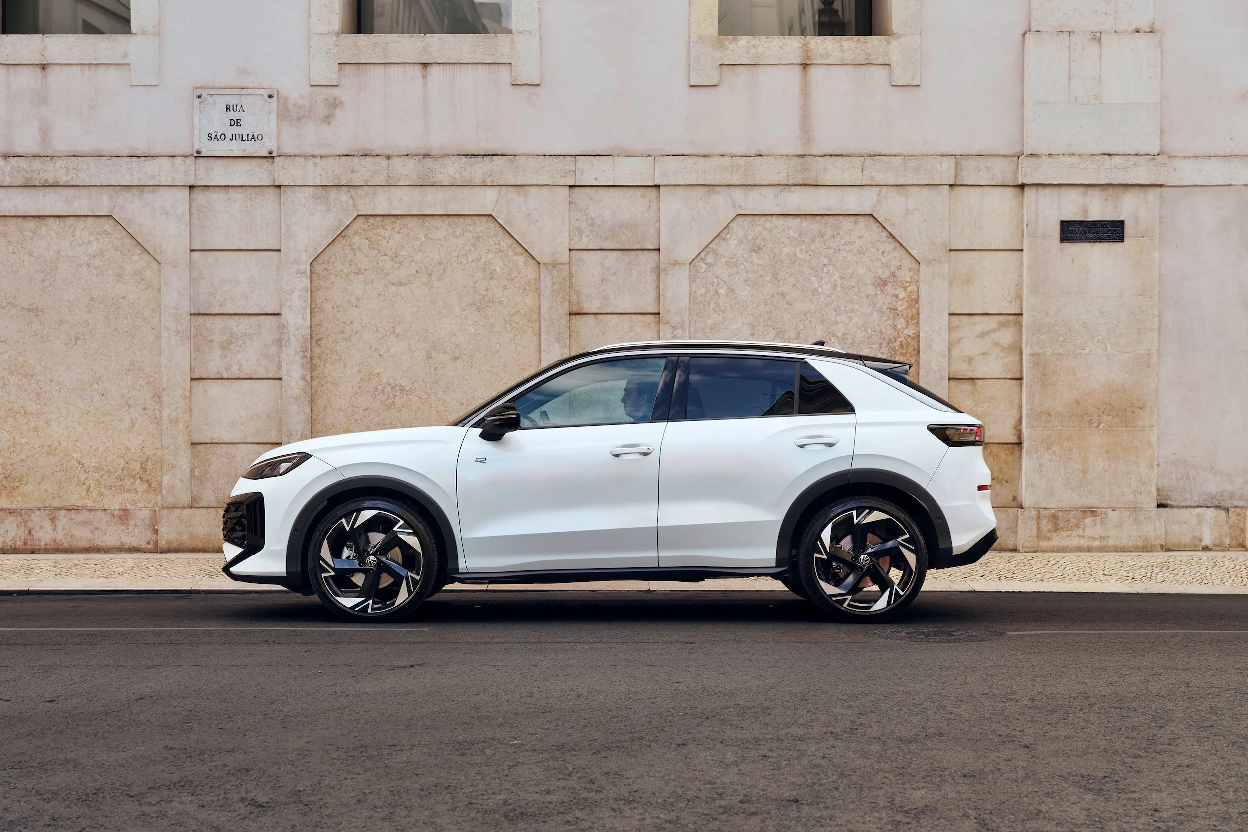 VW T-Roc R-Line 01876 large