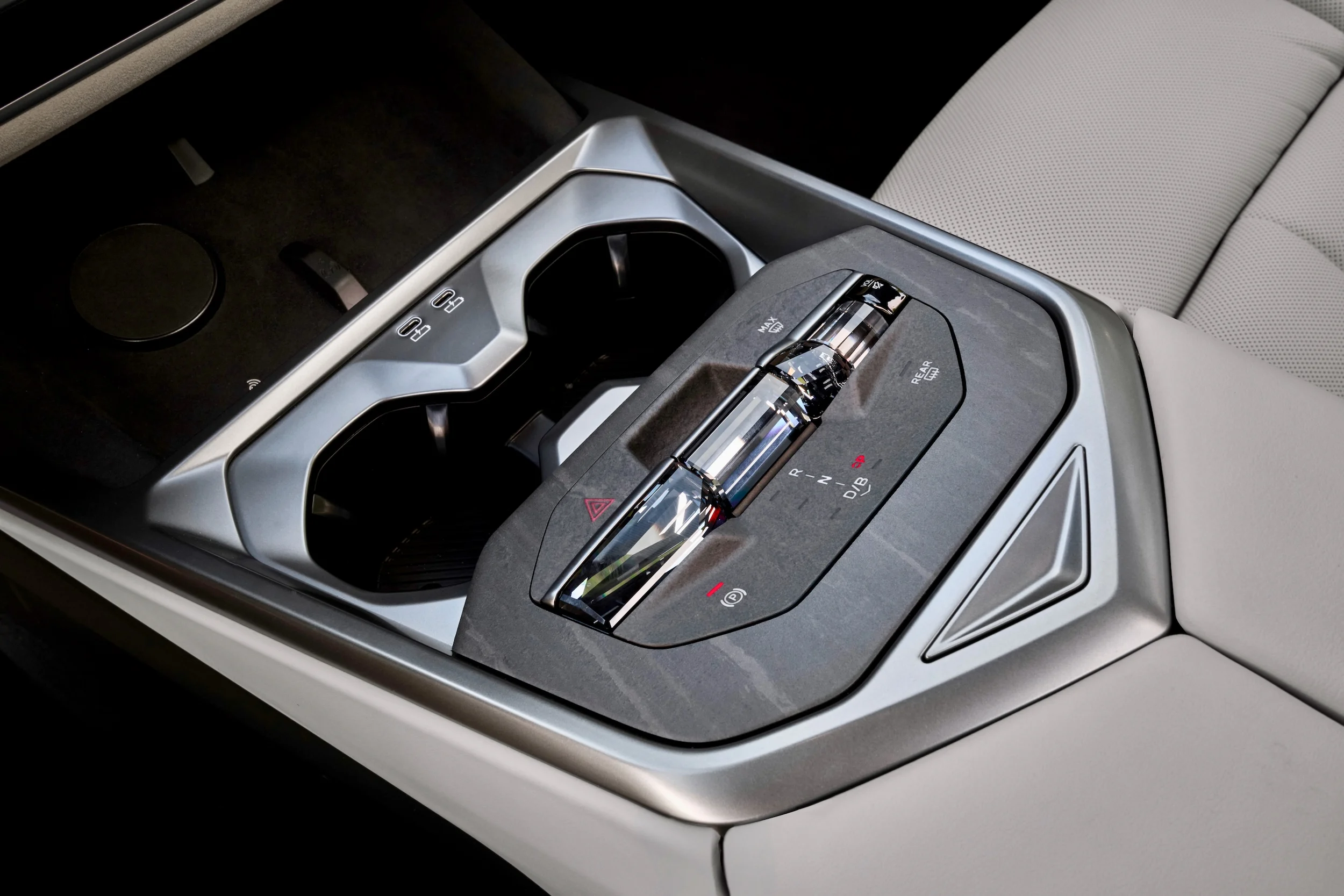 P90646031 highRes bmw-ix5-60-xdrive-06