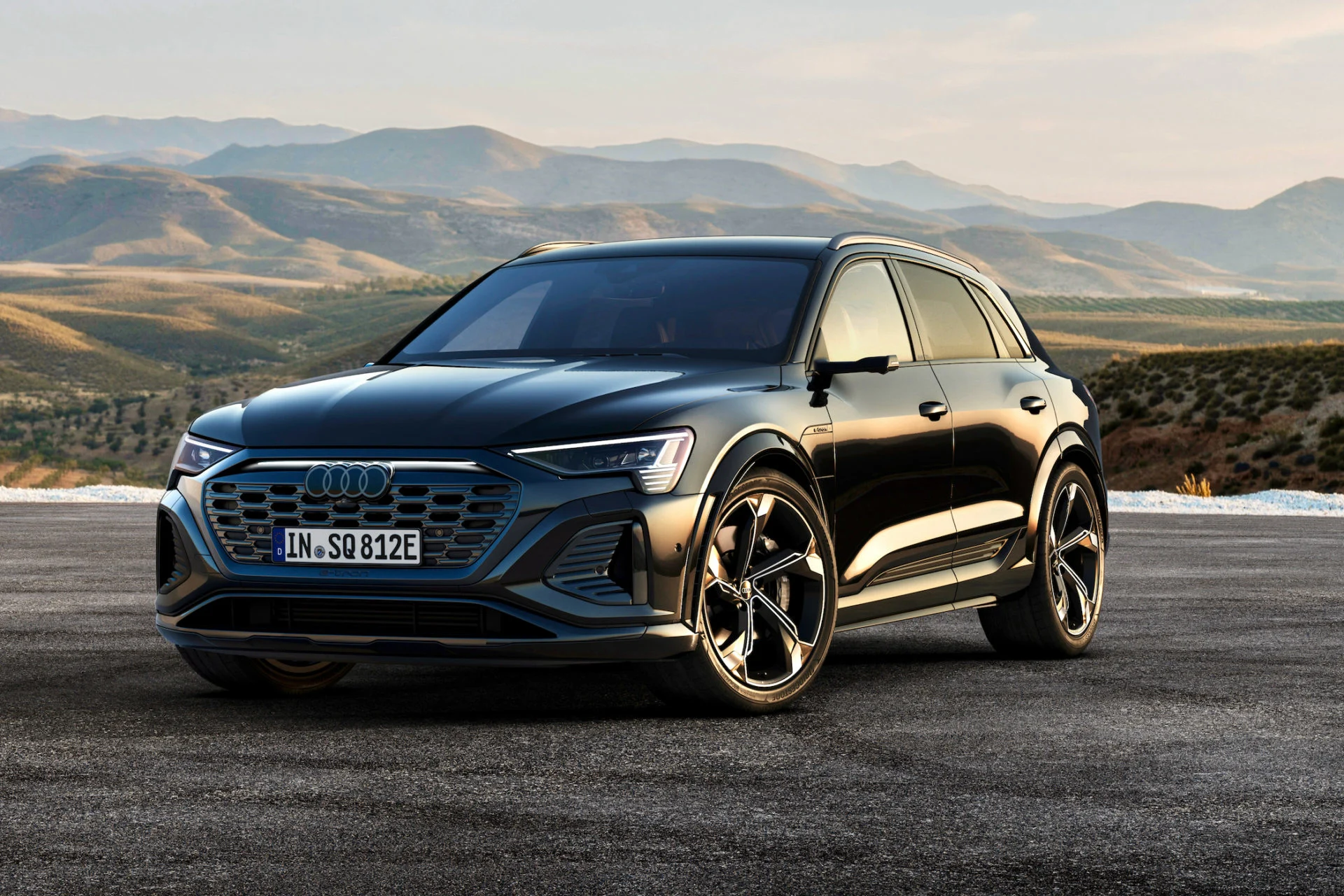 Audi-Q8-E-Tron-6014_large