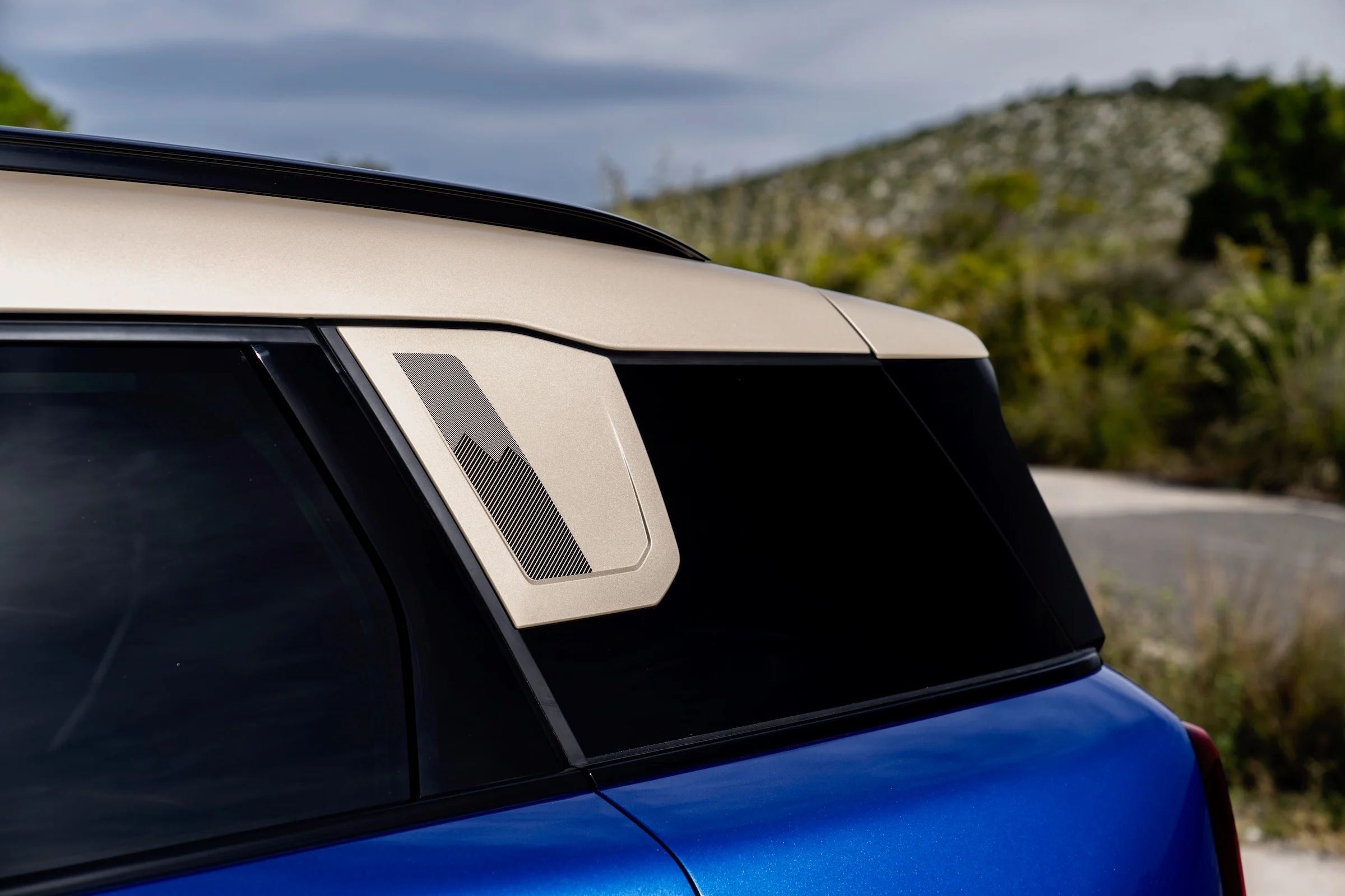 P90552010 highRes mini-countryman-e-06