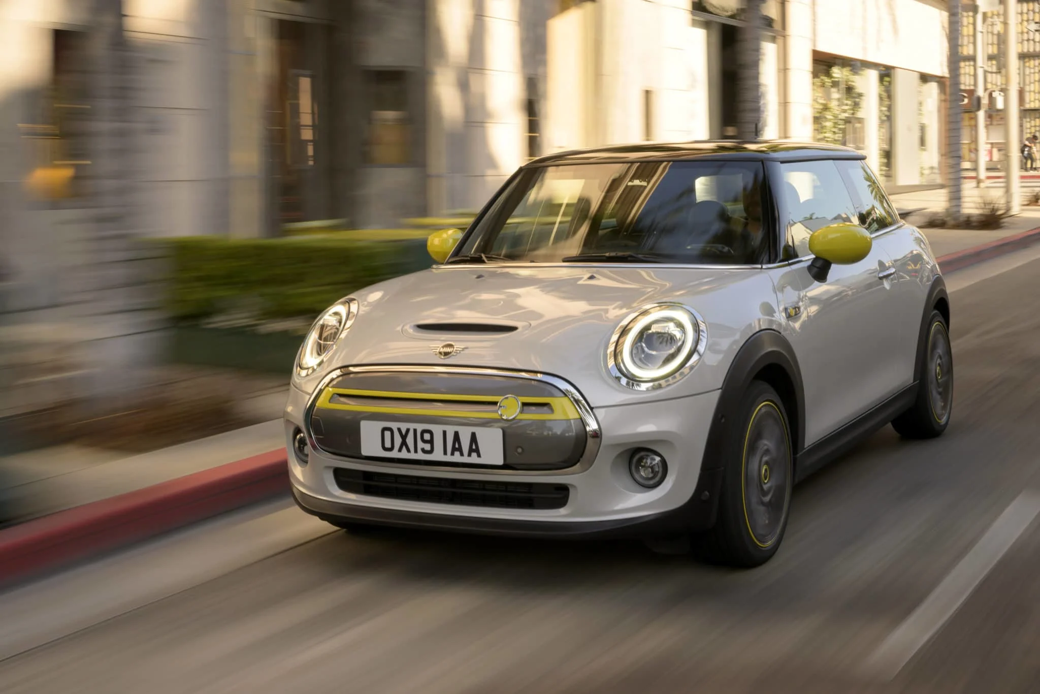 P90357220_highRes_the-new-mini-cooper-