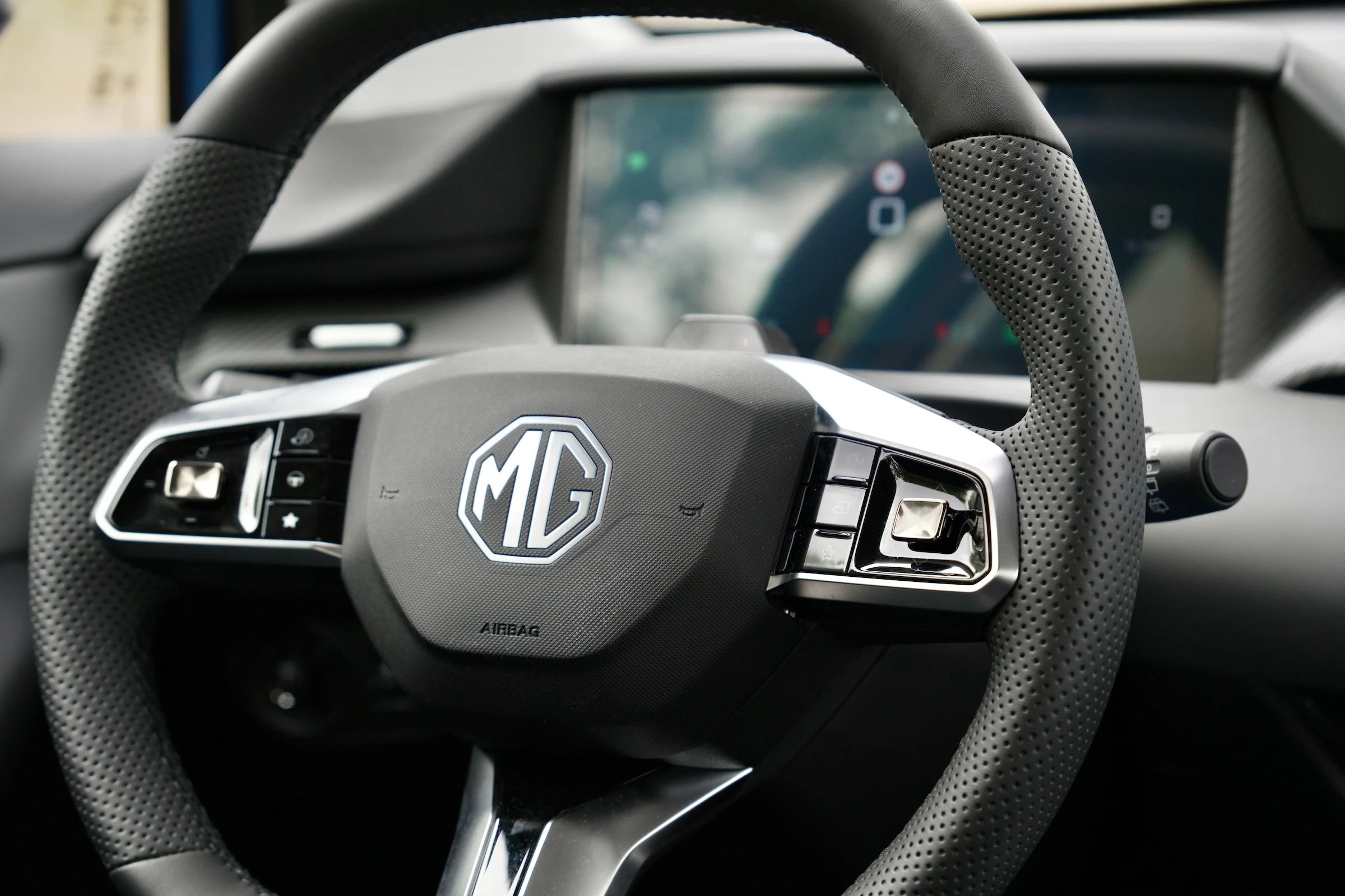 TEST MG4 EV Extended Range Luxury 2191