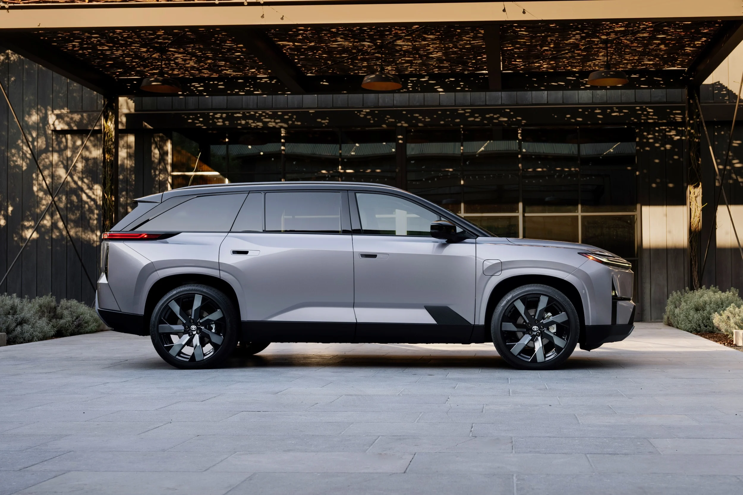 2027 Toyota Highlander Limited Spellbound2Tone 005