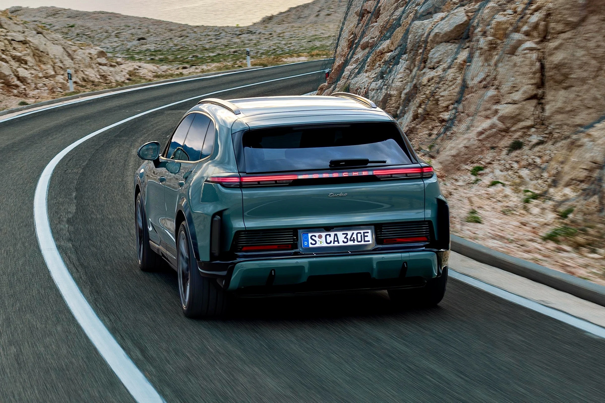 Porsche Cayenne Electric 519 6000x4001