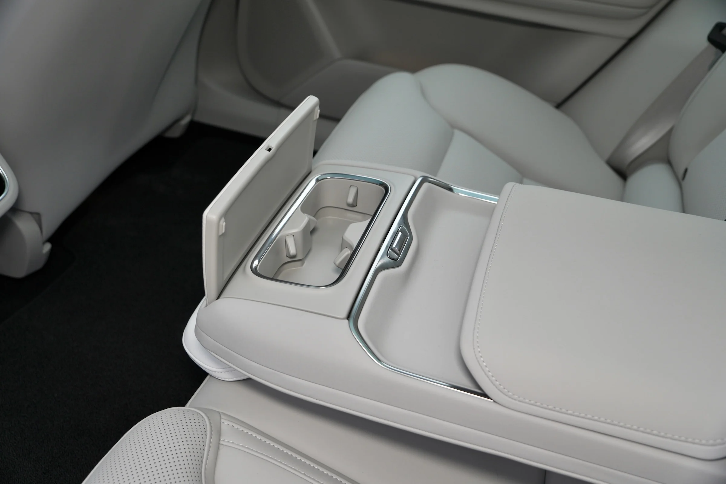 TEST Volvo ES90 RWD MBB 433