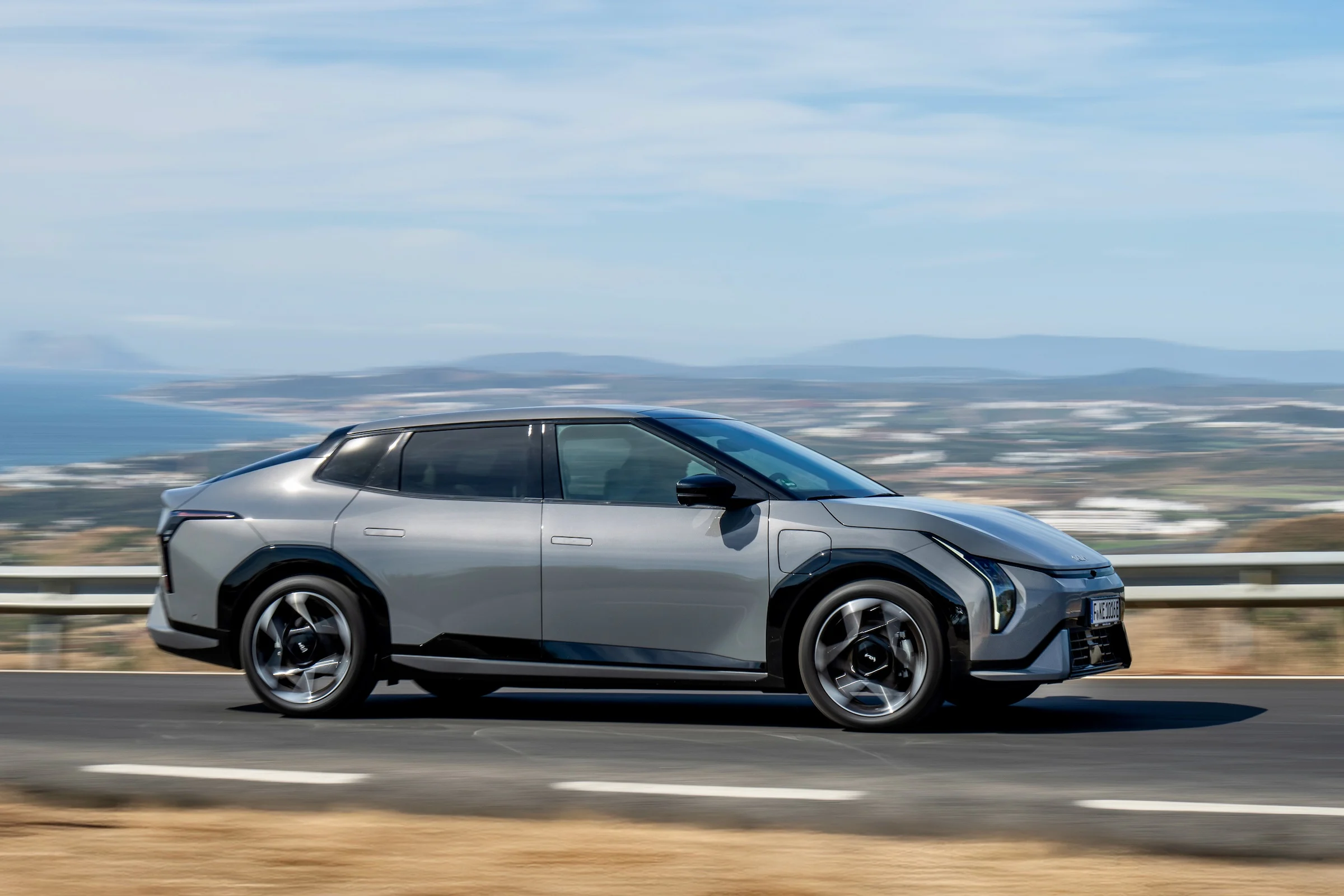 kia-ev4-fastback-gt-line-shale-gray-dynamic-print-3600x2400-006