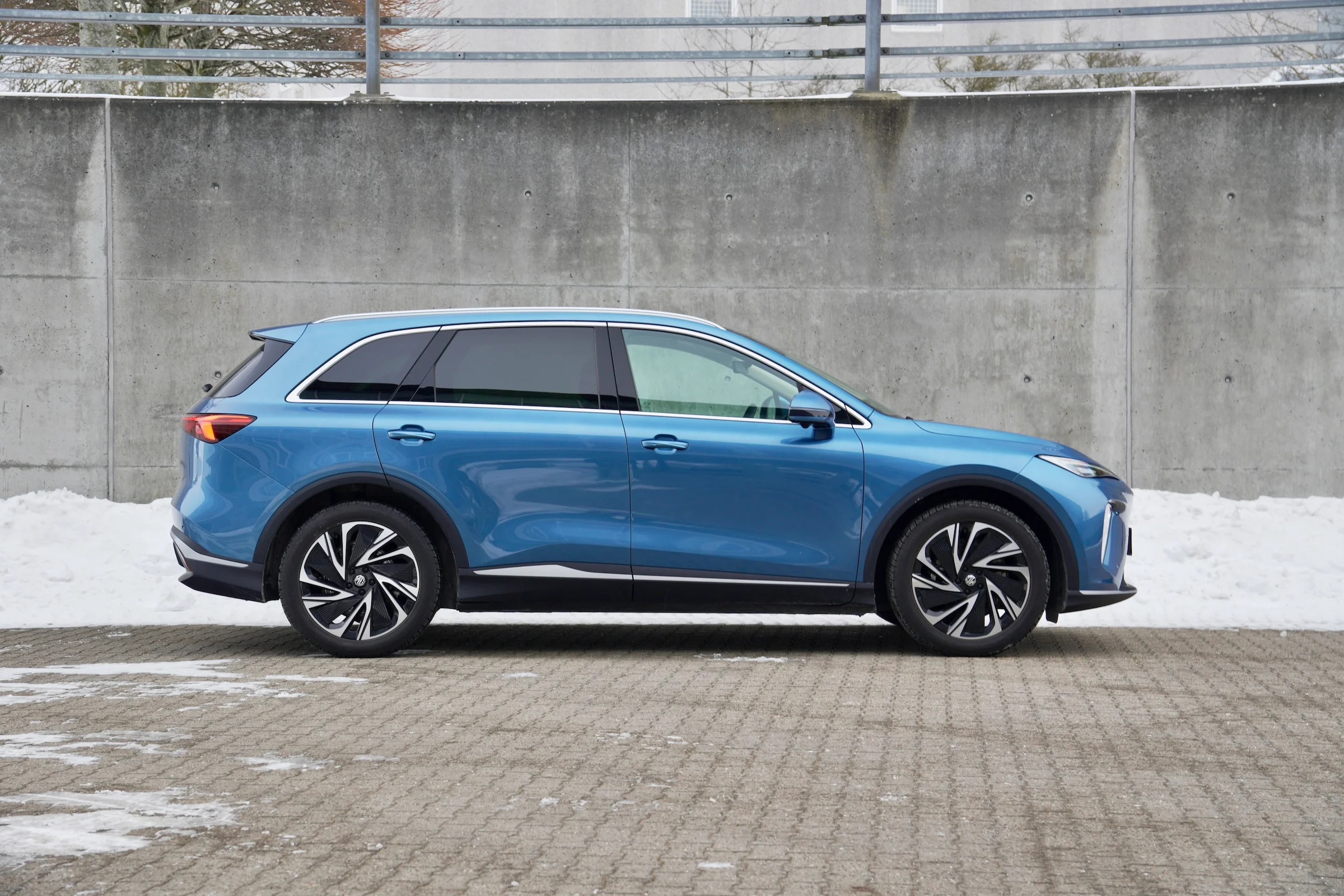 DUEL MGS6 EV vs Tesla Model Y Baghjuls MBB 512